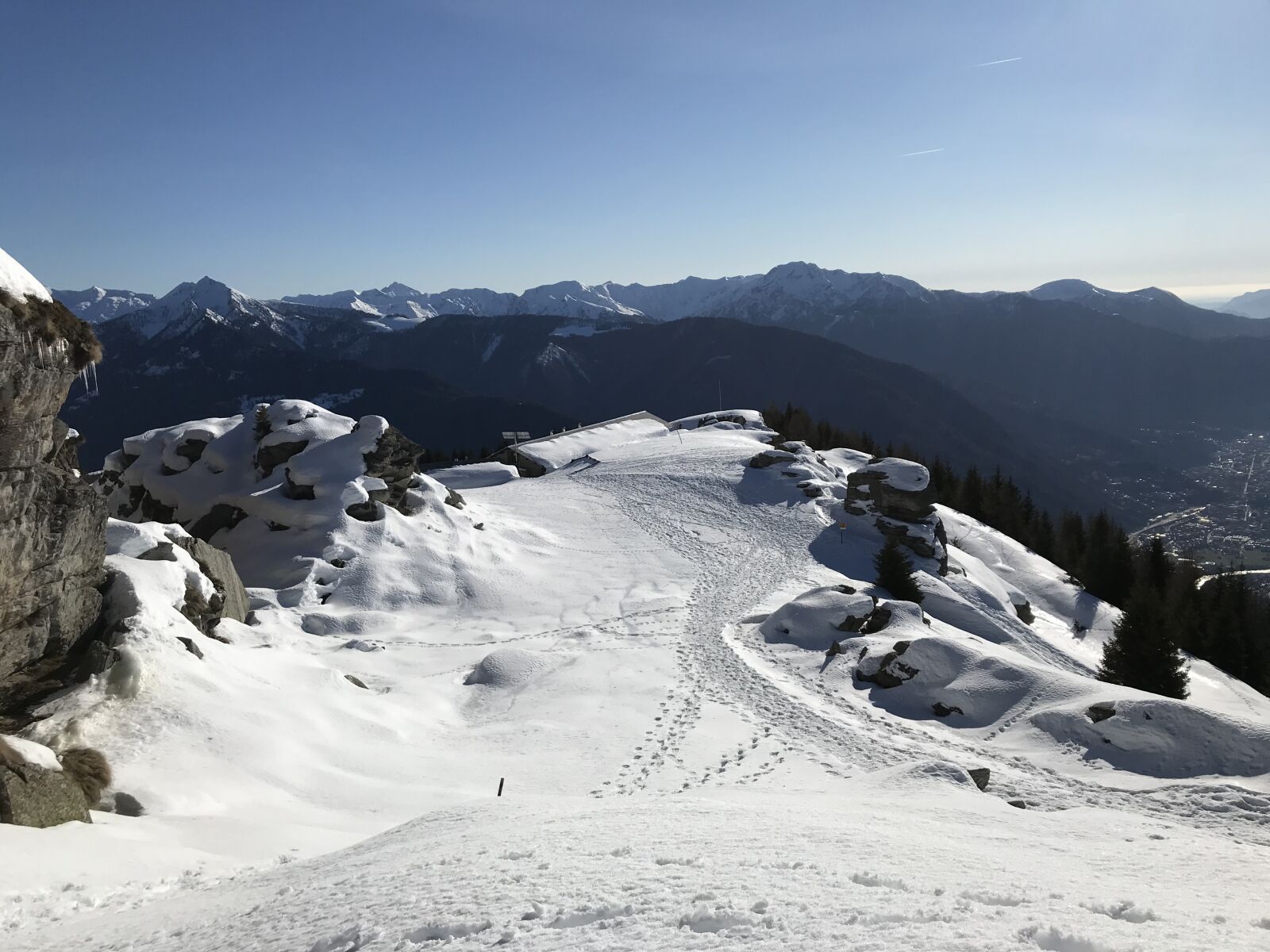 iPhone 7 back camera 3.99mm f/1.8 sample photo. View from the hut photography