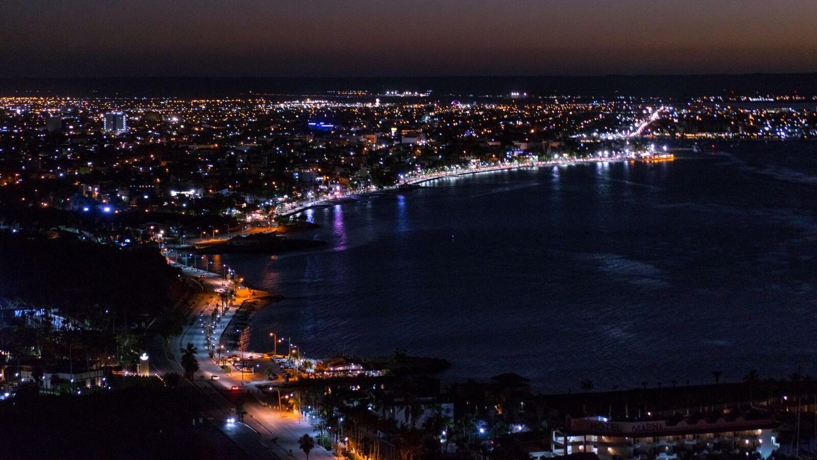 Nikon D3300 sample photo. Malecon, city, night photography
