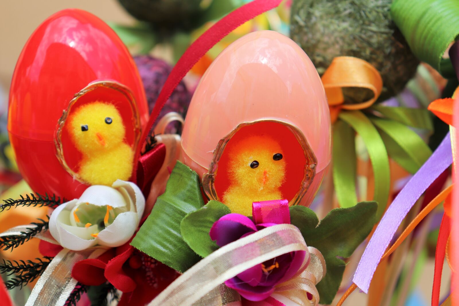 Canon EOS 200D (EOS Rebel SL2 / EOS Kiss X9) sample photo. Easter eggs, colorful, decoration photography