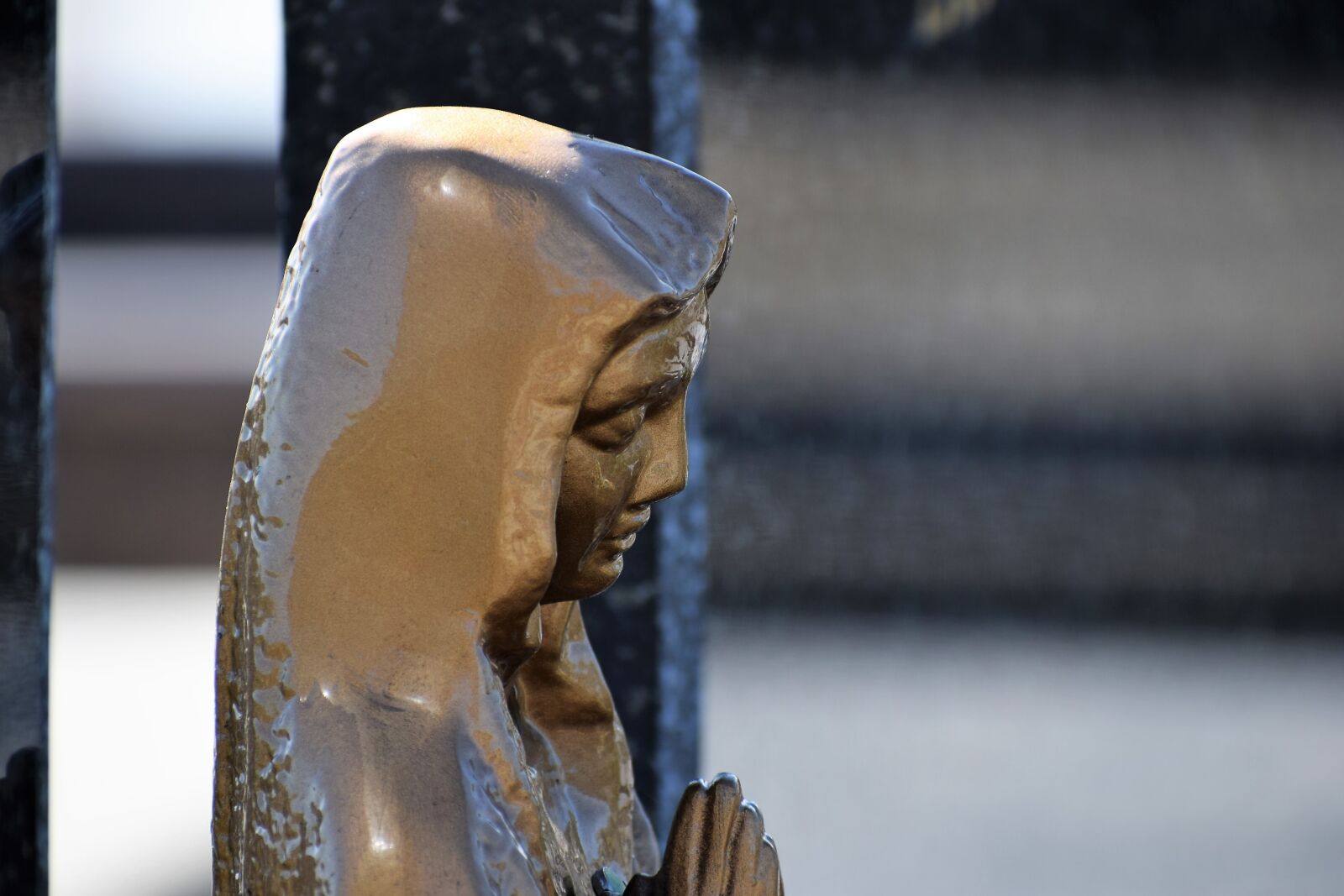 Nikon D3300 sample photo. Golden statue, figure, mother photography