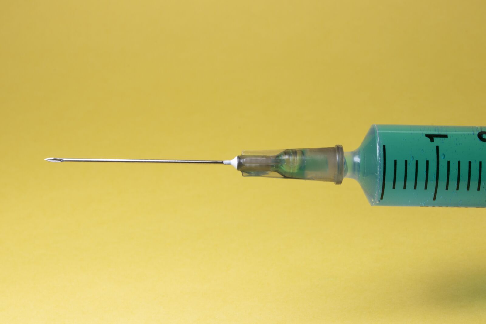 Canon EOS 800D (EOS Rebel T7i / EOS Kiss X9i) sample photo. Syringe, needle, medical photography