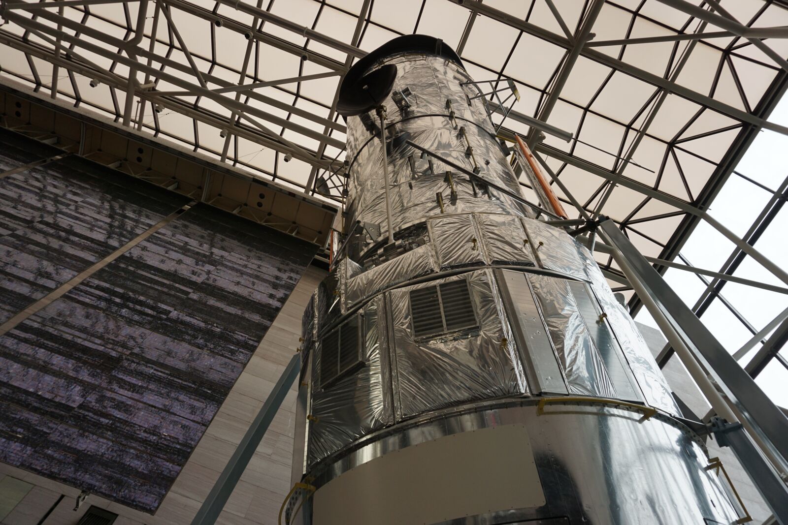Sony a6000 sample photo. Hubble, space telescope, rocket photography