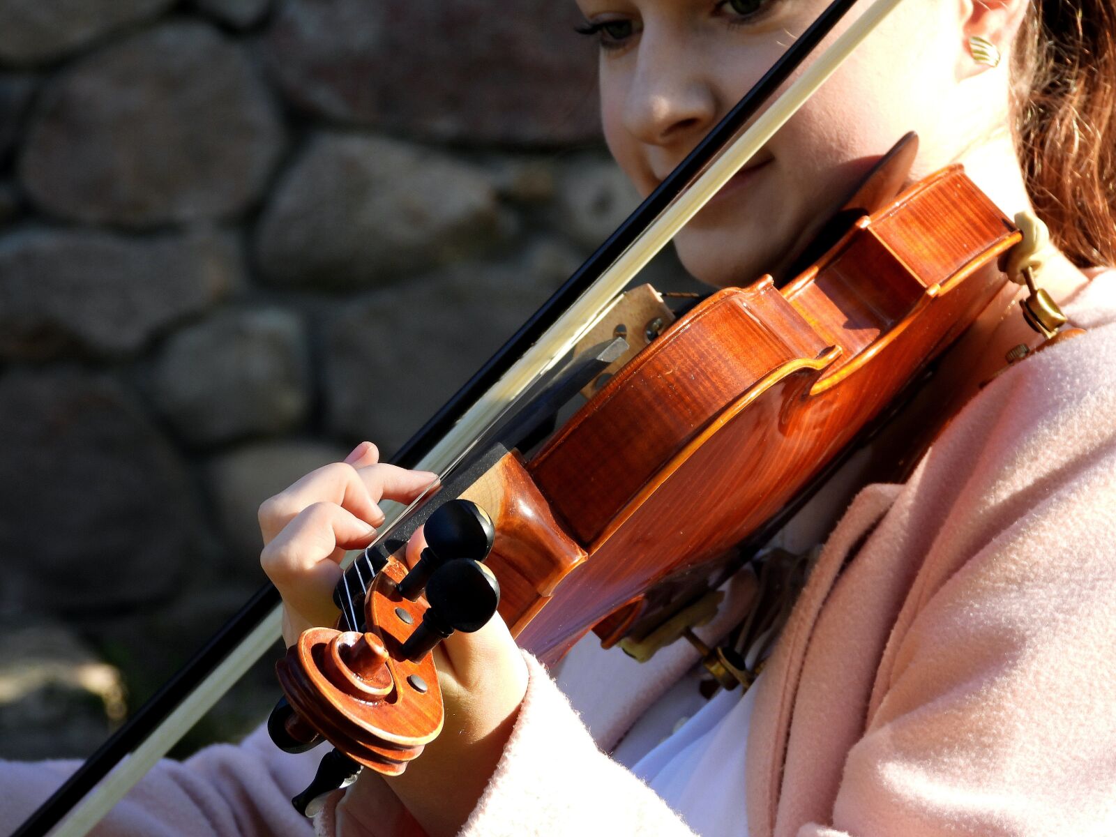 Nikon Coolpix P1000 sample photo. Violinist, violin, playing the photography