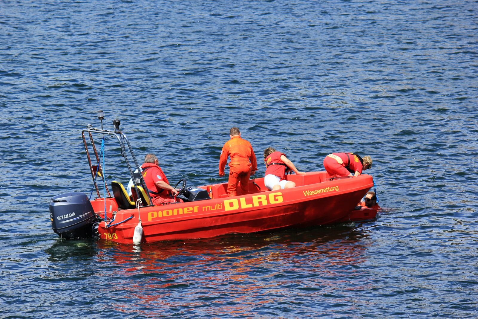 Canon EF-S 55-250mm F4-5.6 IS sample photo. Dlrg, boat, water rescue photography