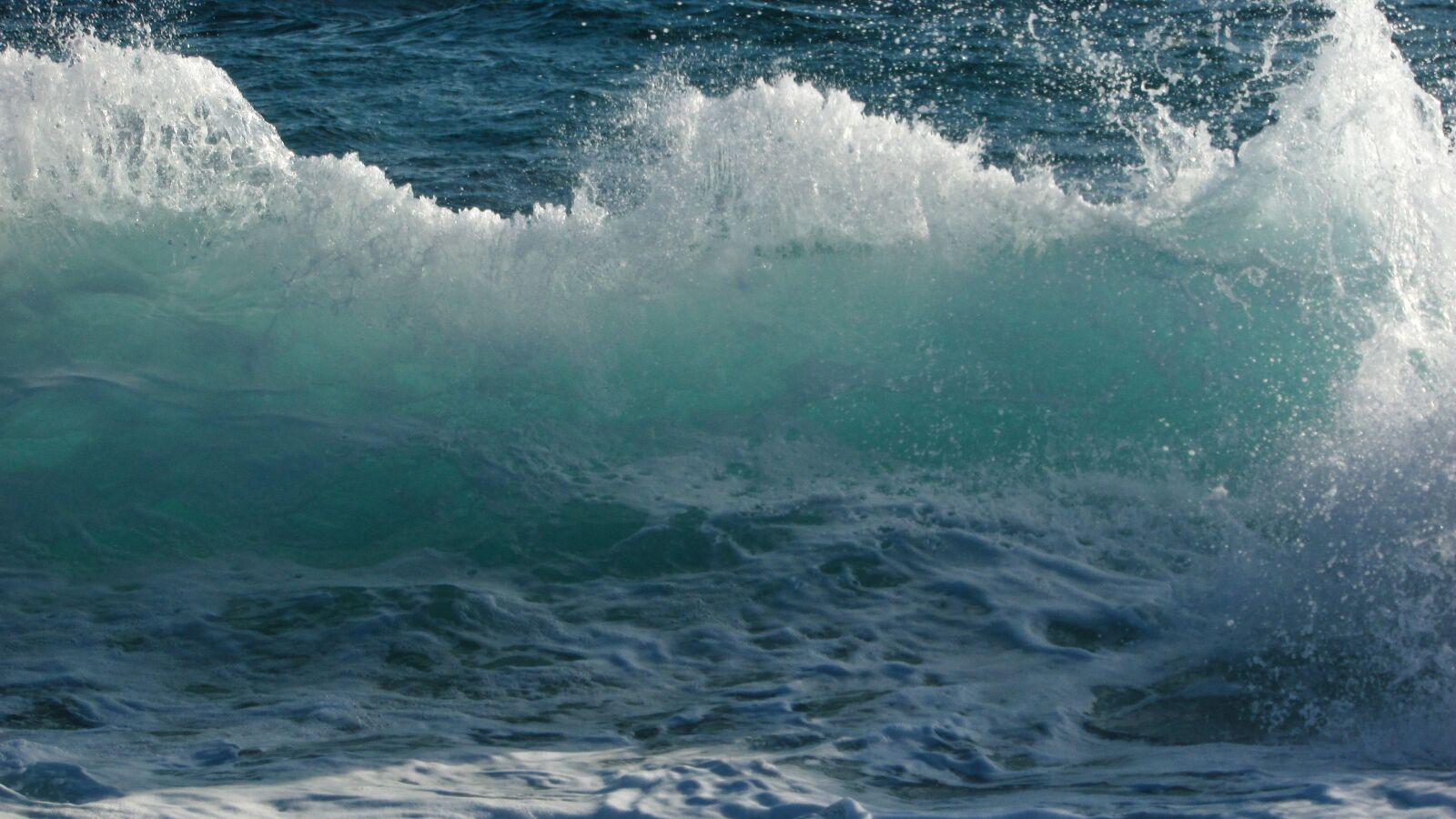 Canon PowerShot SX400 IS sample photo. Wave, smashing, foam photography