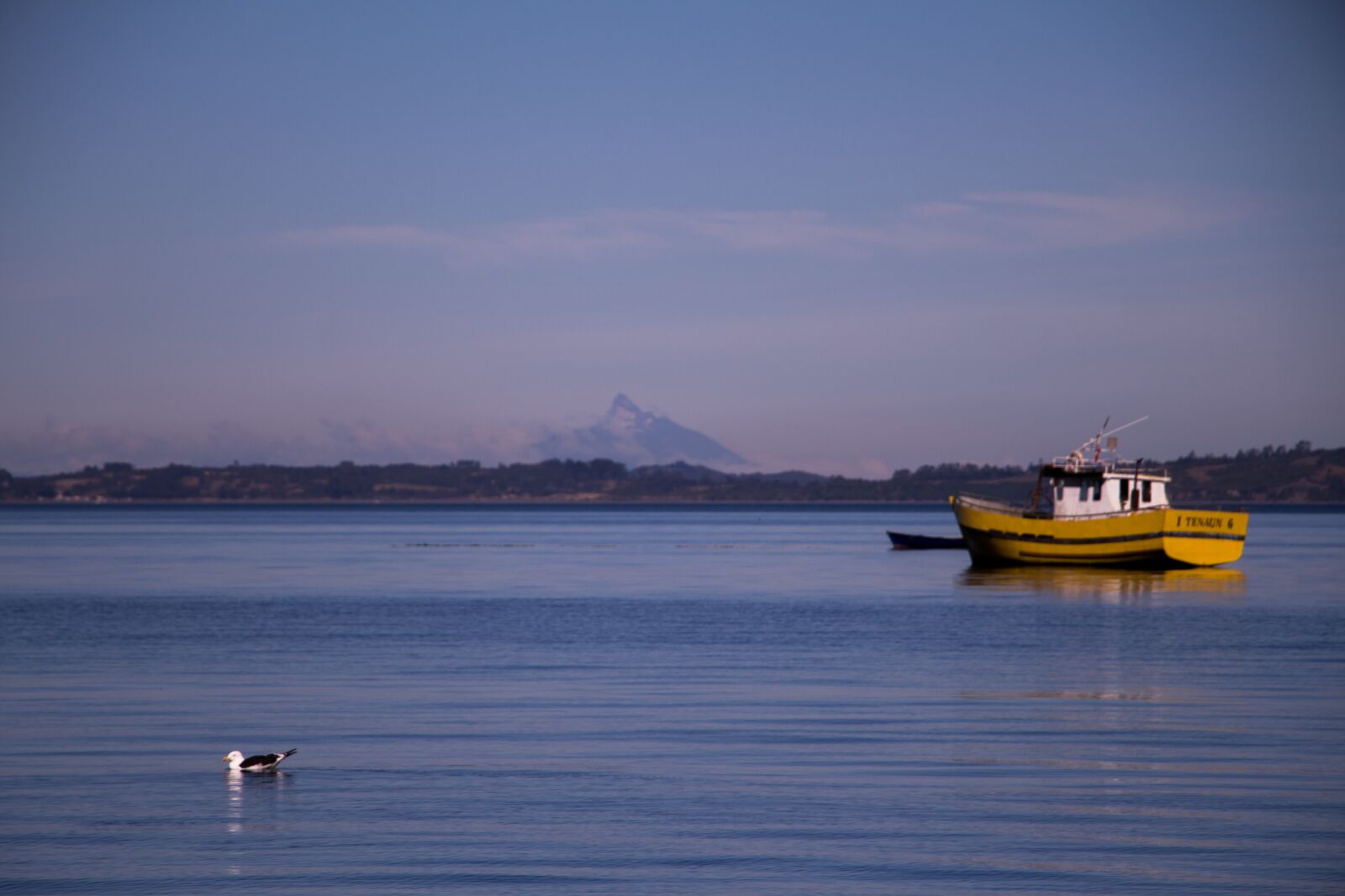 Canon EF-S 18-135mm F3.5-5.6 IS USM sample photo. Boat, sea, fishing photography