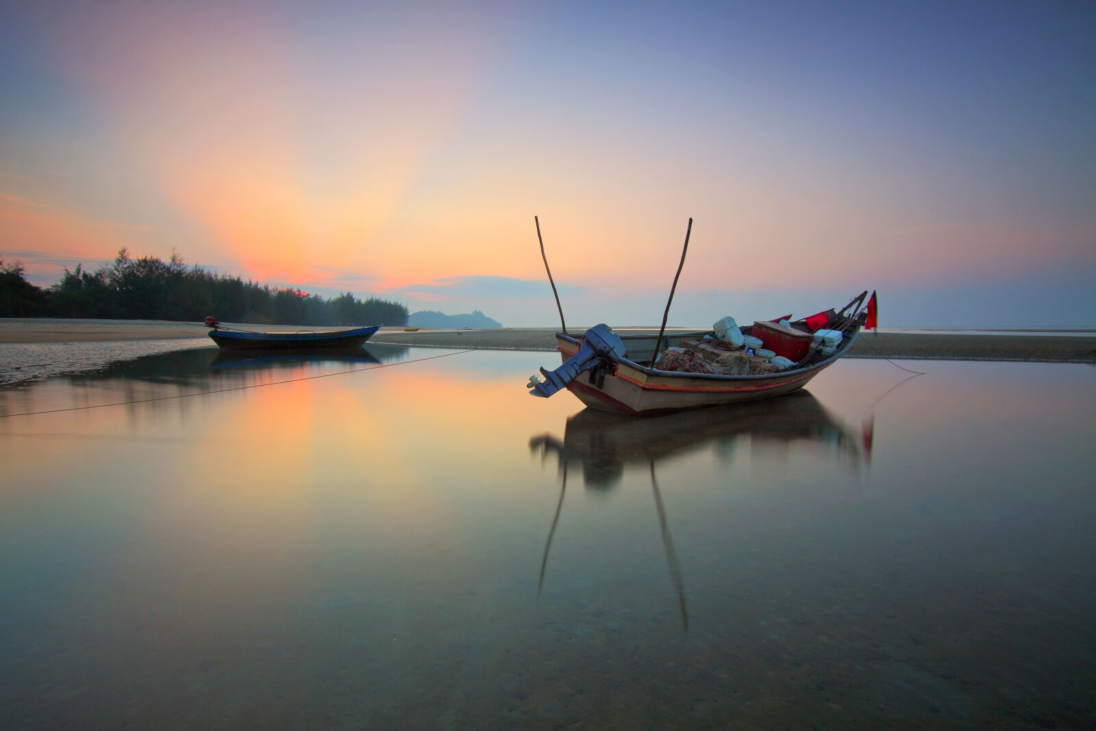 Canon EOS 50D sample photo. Beach, blue, boats, canoe photography