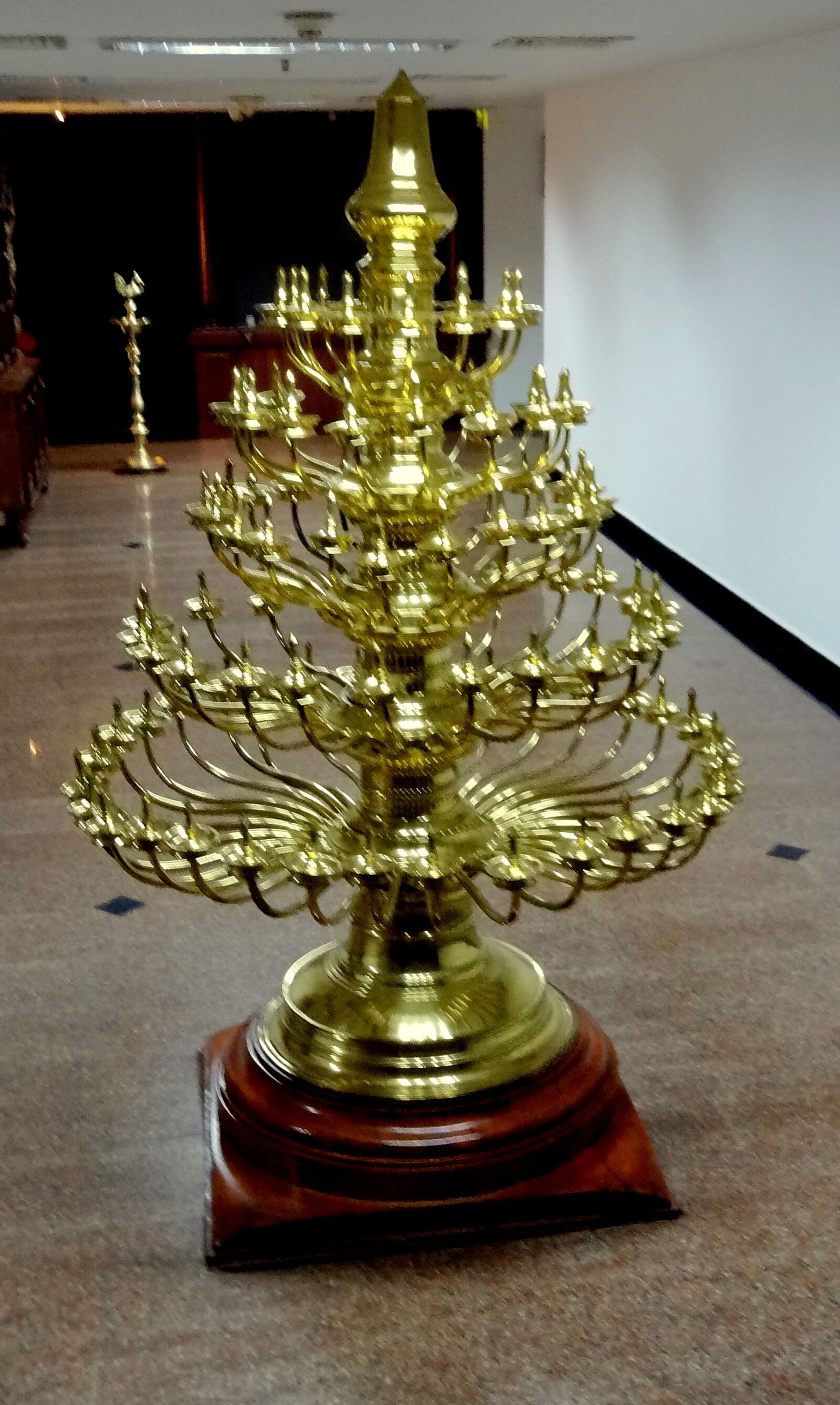 Sony Cyber-shot DSC-HX9V sample photo. Big, lamp, post photography