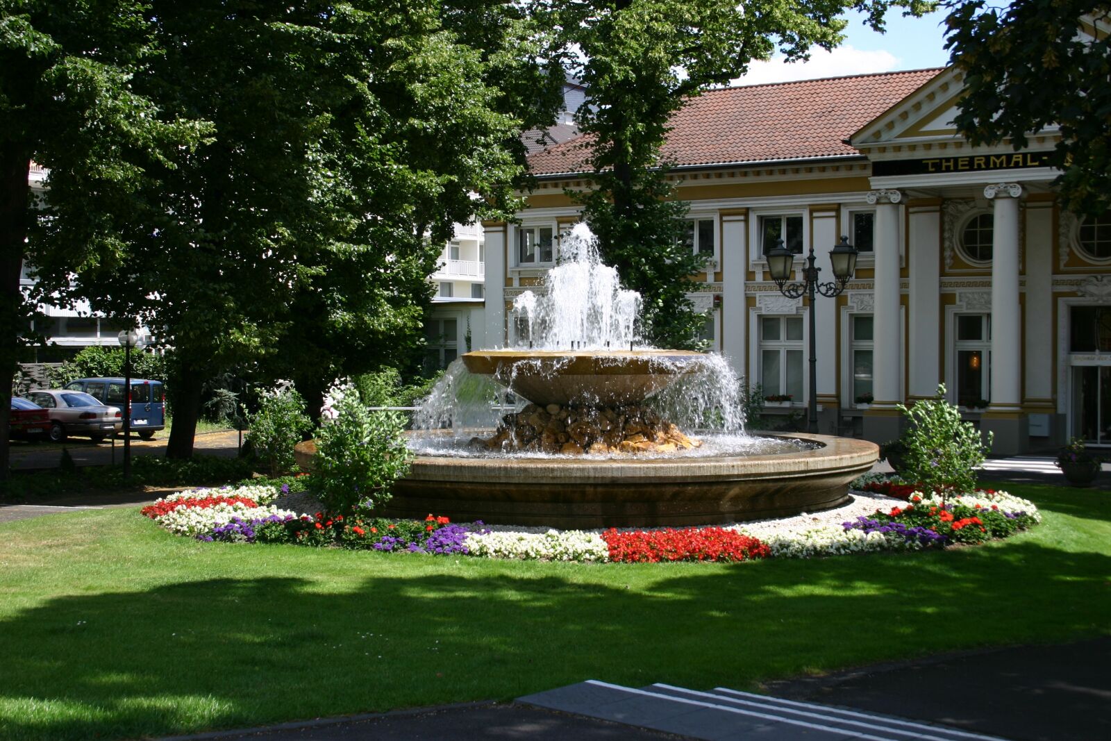 Canon EOS 300D (EOS Digital Rebel / EOS Kiss Digital) sample photo. Fountain, bad neuenahr, kurhaus photography