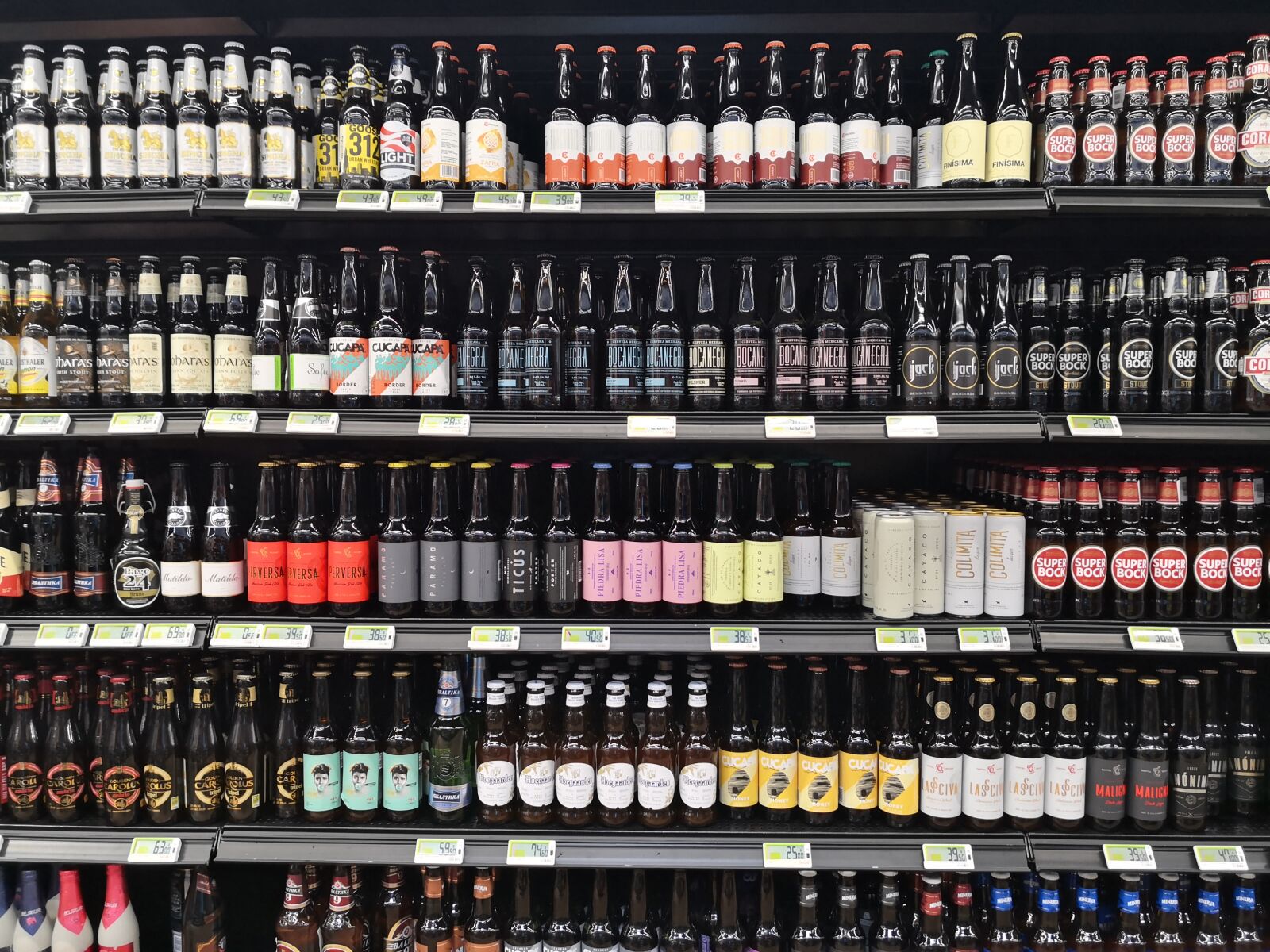 HUAWEI Mate 10 Pro sample photo. Beer, beers, shop photography