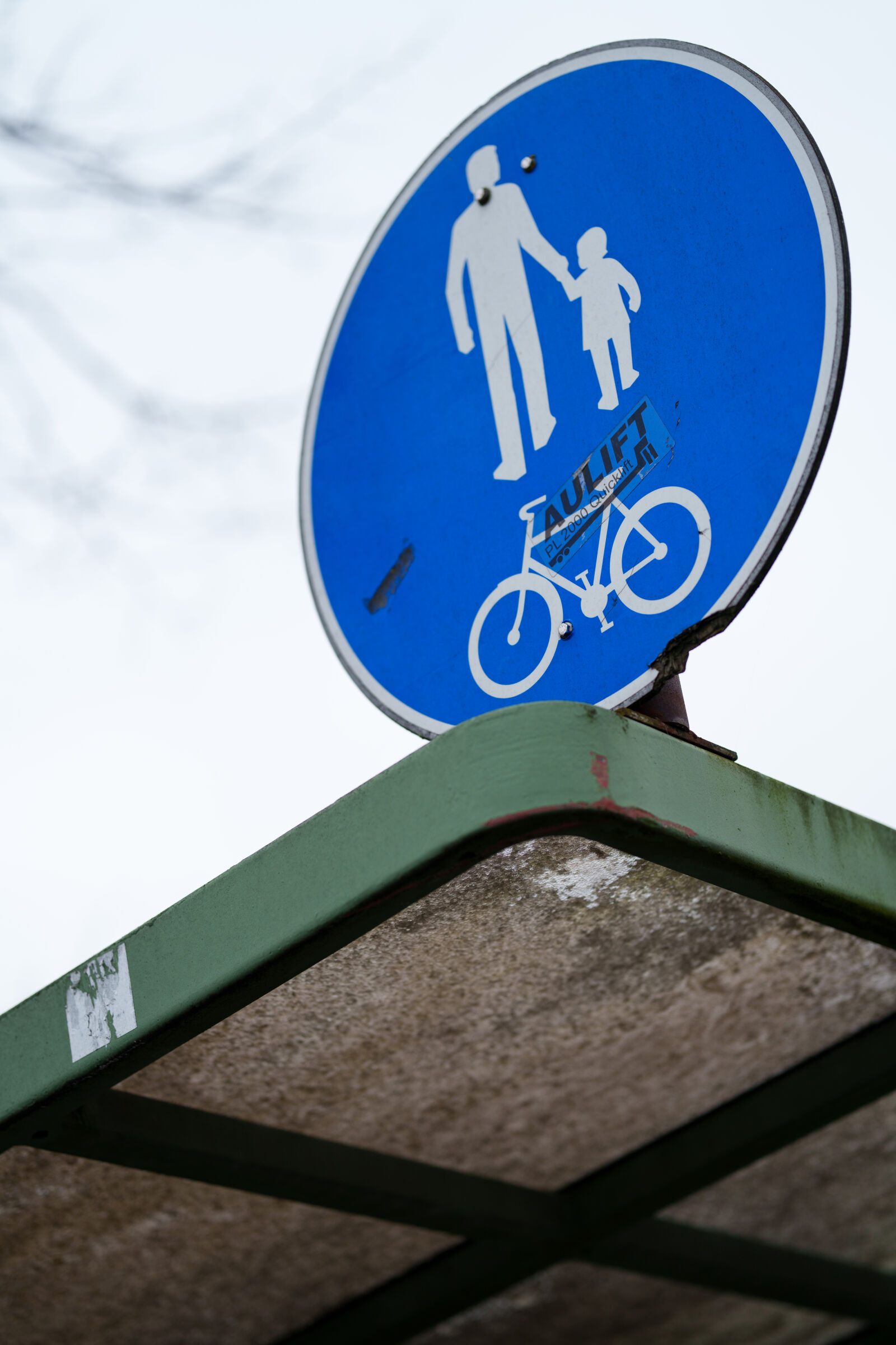 Sony FE 85mm F1.4 GM II sample photo. Pedestrian sign photography