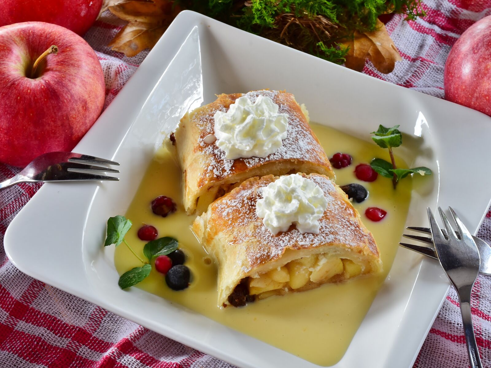 Nikon D7200 sample photo. Strudel, apple strudel, apple photography