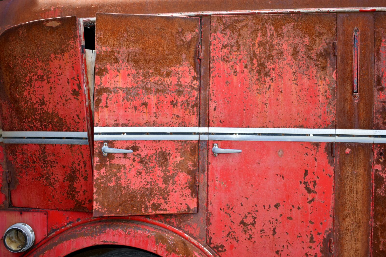 Nikon D5600 sample photo. Red, rust, old photography