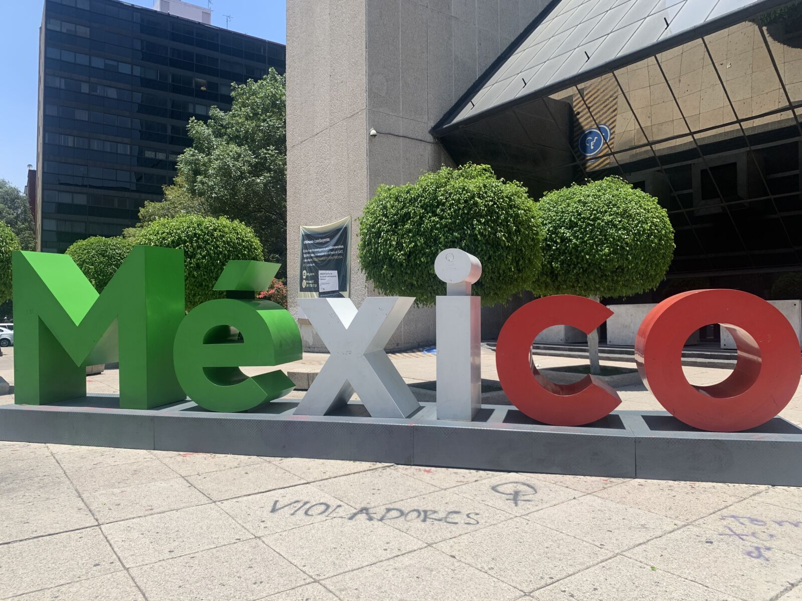 iPhone XS Max back dual camera 4.25mm f/1.8 sample photo. México, reforma, colores photography