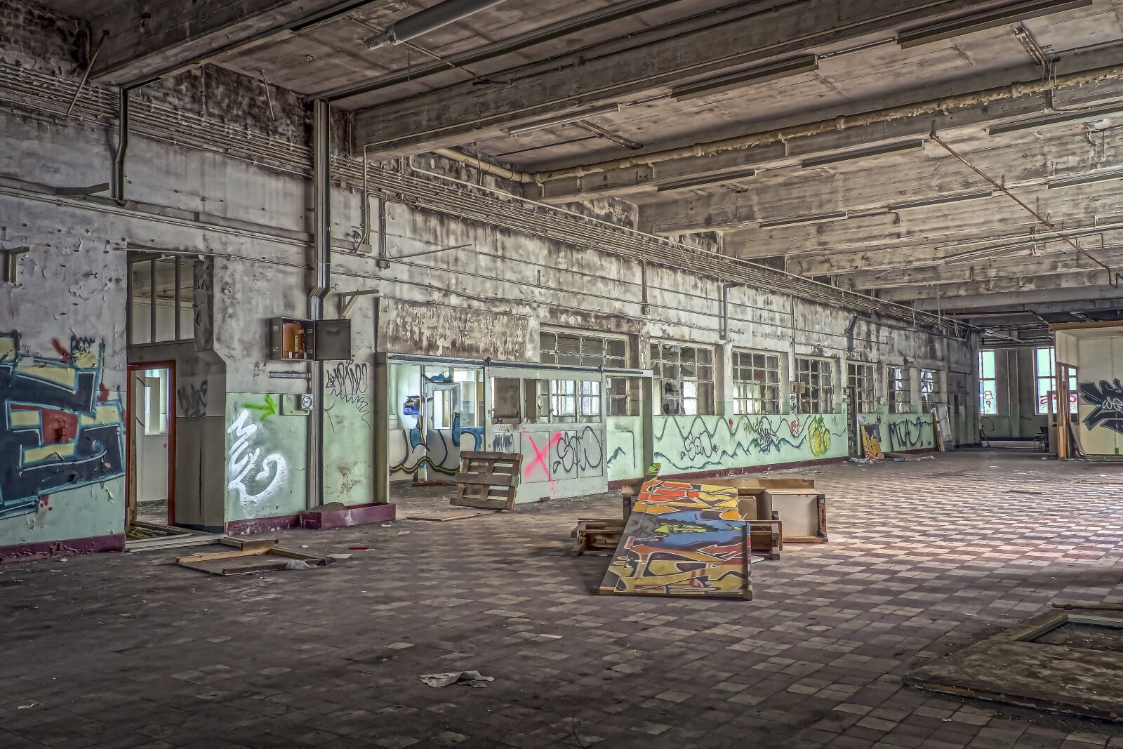 Olympus OM-D E-M10 sample photo. Lost places, hall, pforphoto photography