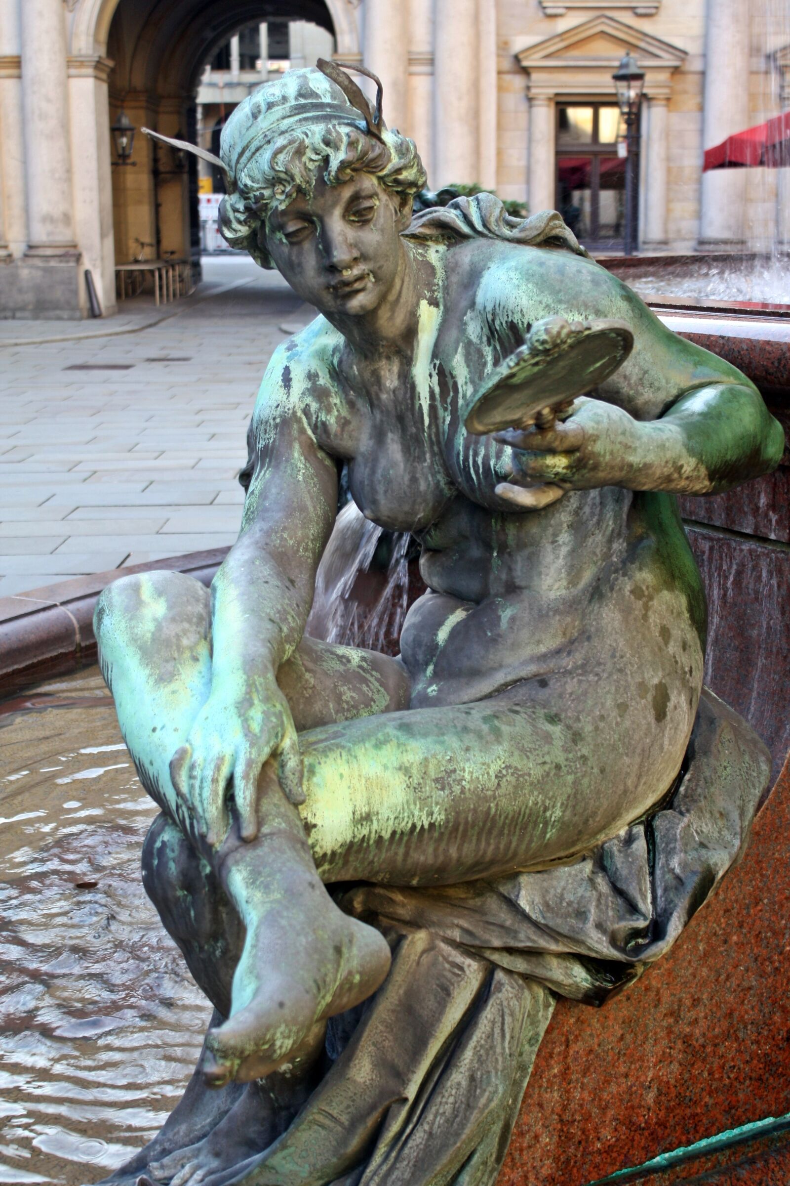 Canon EOS 1000D (EOS Digital Rebel XS / EOS Kiss F) sample photo. Sculpture, statue, hamburg photography
