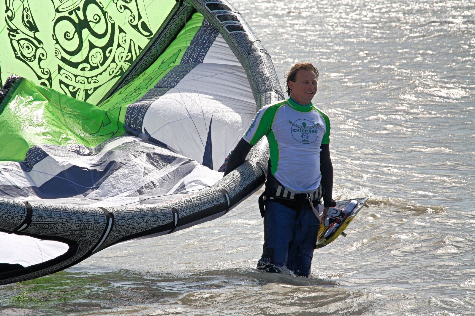 Canon EOS 1000D (EOS Digital Rebel XS / EOS Kiss F) sample photo. Surfer, surf, water photography