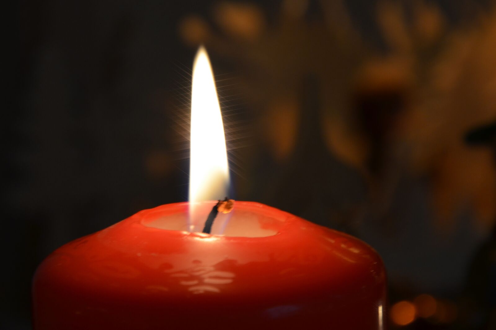 Nikon D5100 sample photo. Candle, candlelight, shimmer photography