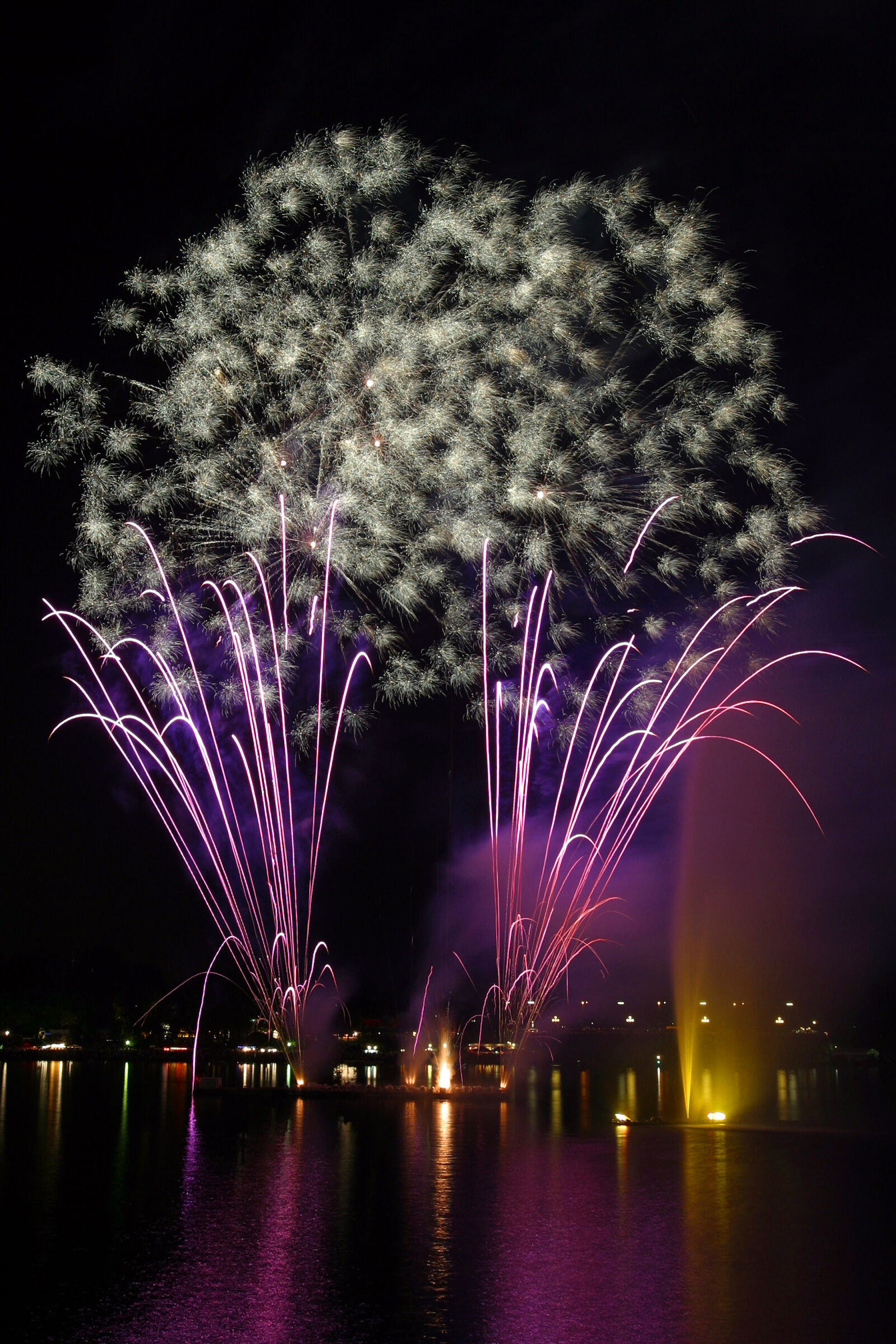 Canon EOS D60 sample photo. Firework photography
