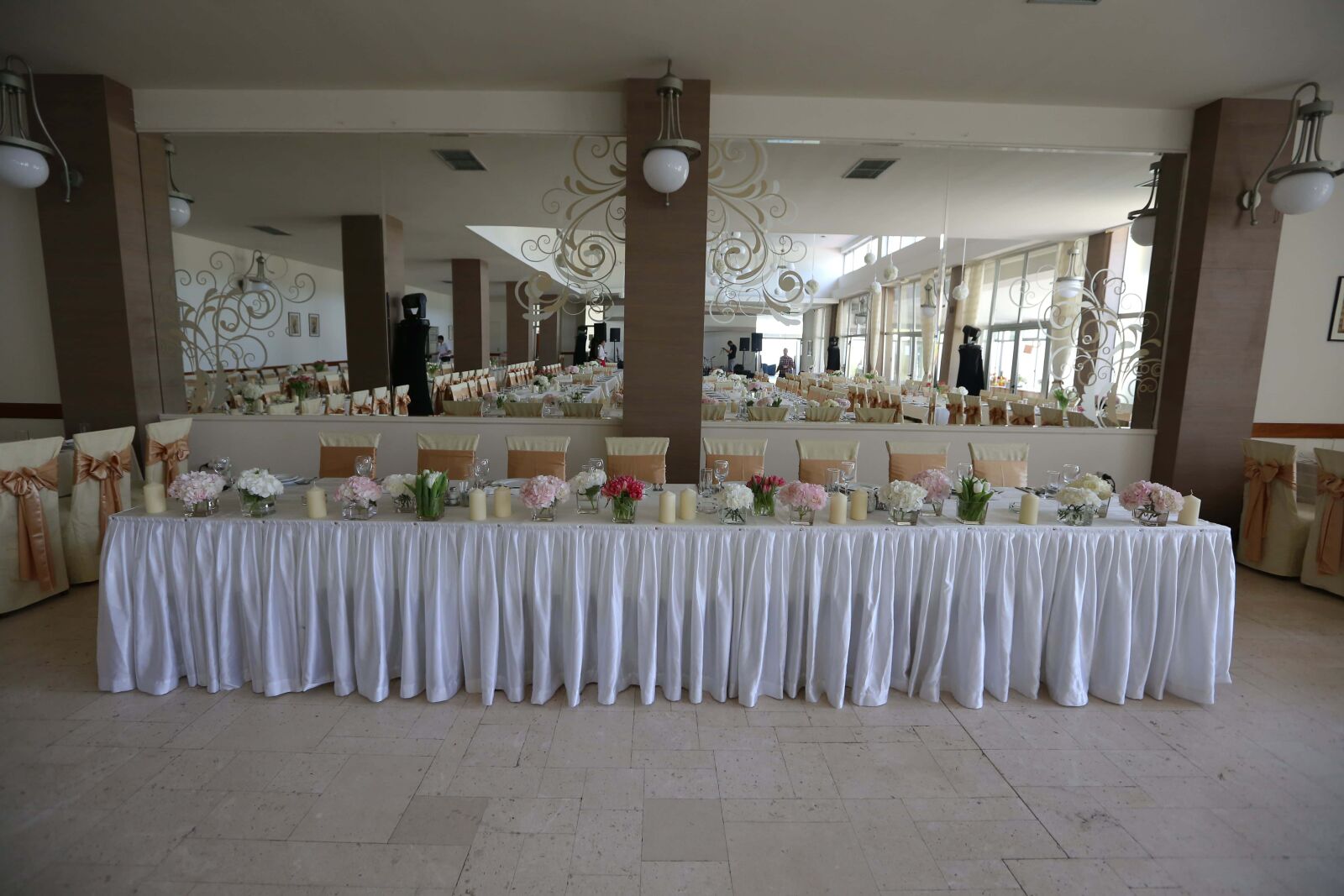 Canon EF 16-35mm F2.8L II USM sample photo. Wedding, lunchroom, luxury, dining photography