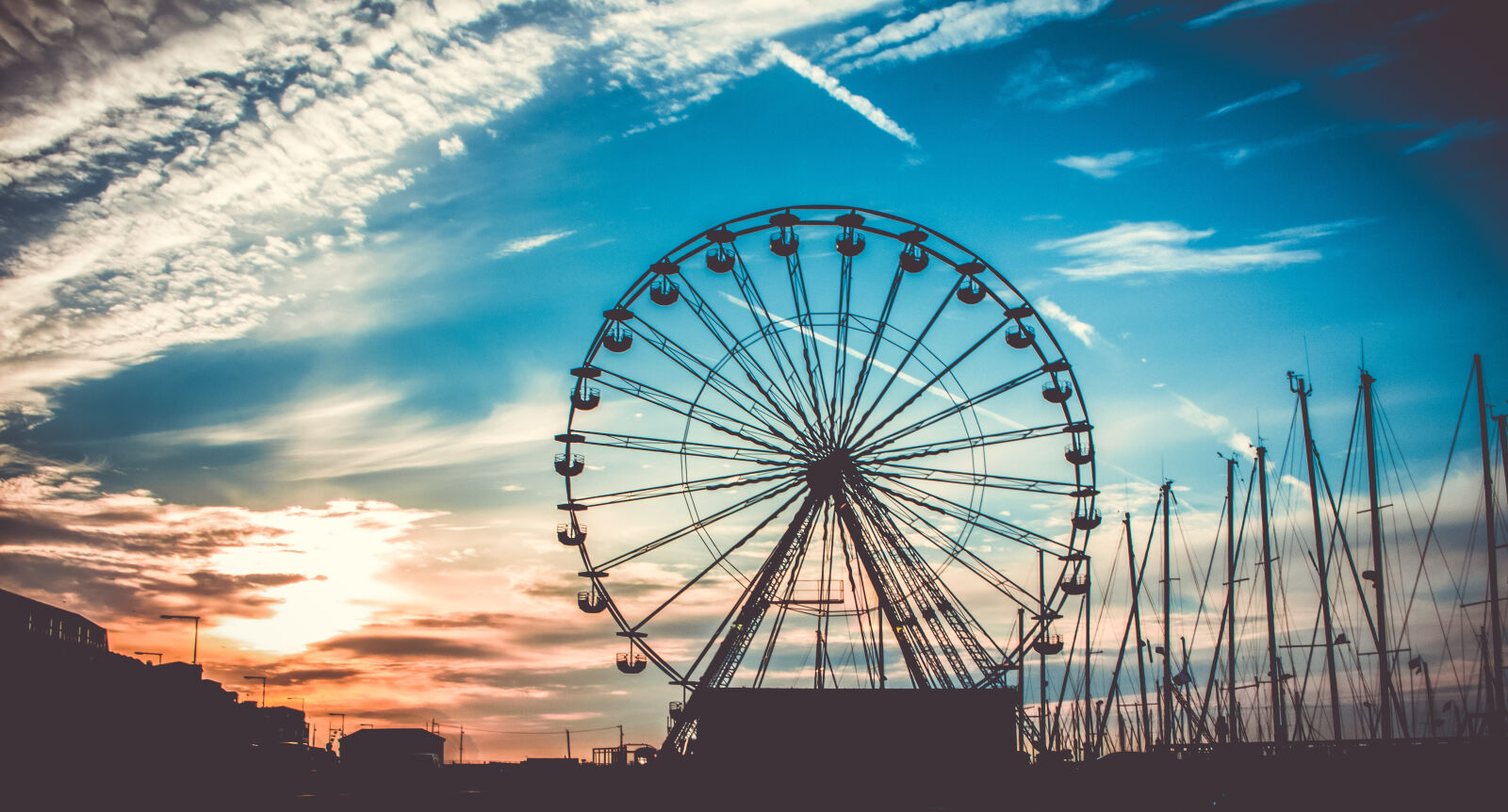 Canon EOS 80D + Canon EF-S 18-55mm F3.5-5.6 IS STM sample photo. Ferris, wheel, and, ship photography