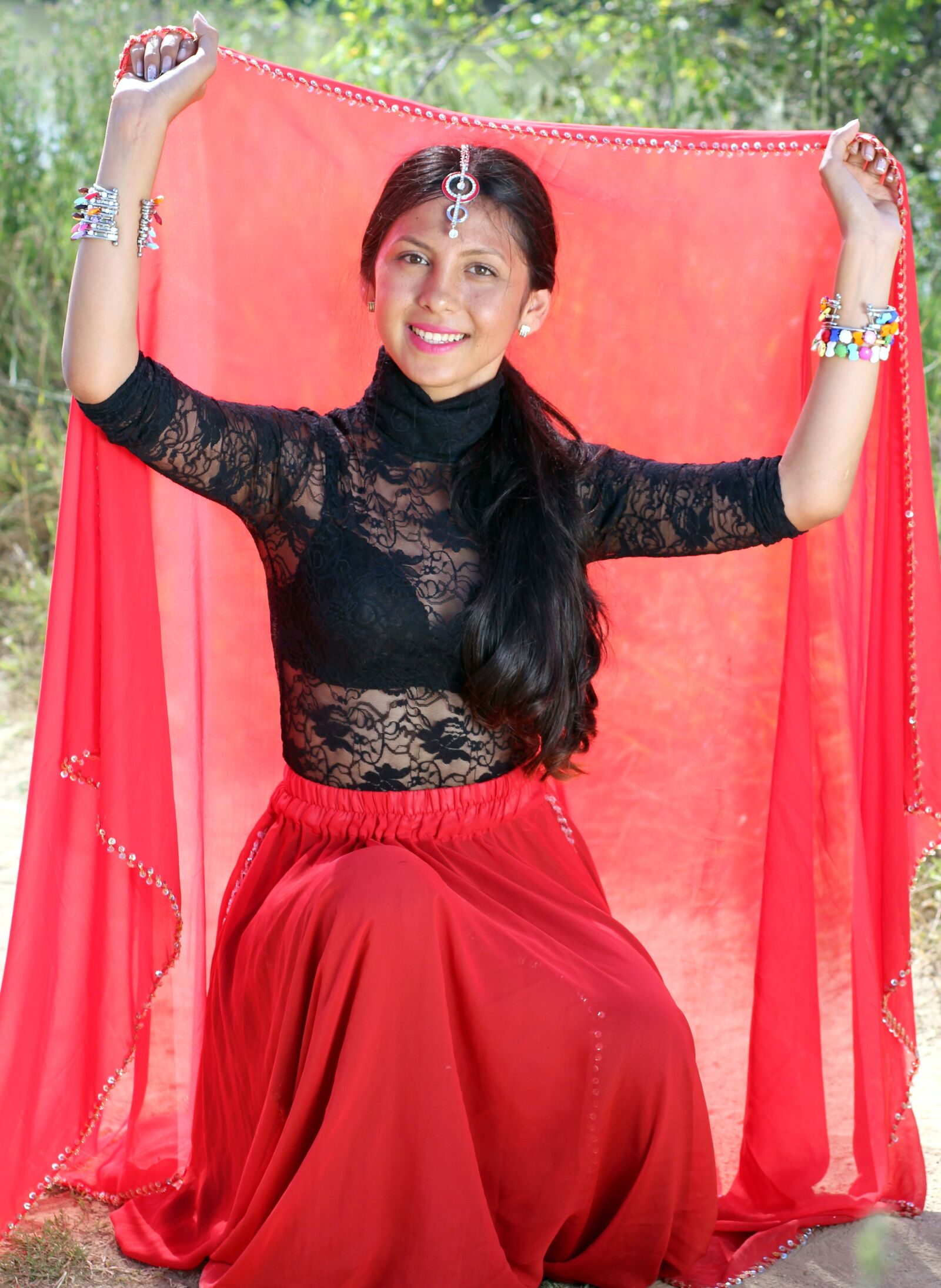 Canon EOS 700D (EOS Rebel T5i / EOS Kiss X7i) + Canon EF 85mm F1.8 USM sample photo. Girl, indian, red photography