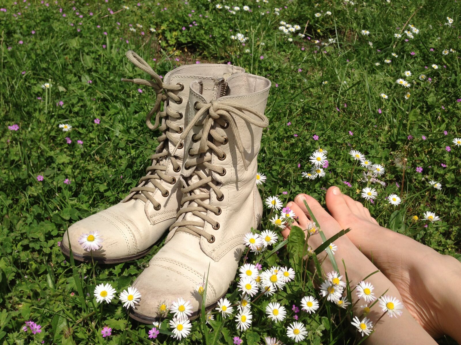 Apple iPhone 5 sample photo. Shoes, feet, flowers photography