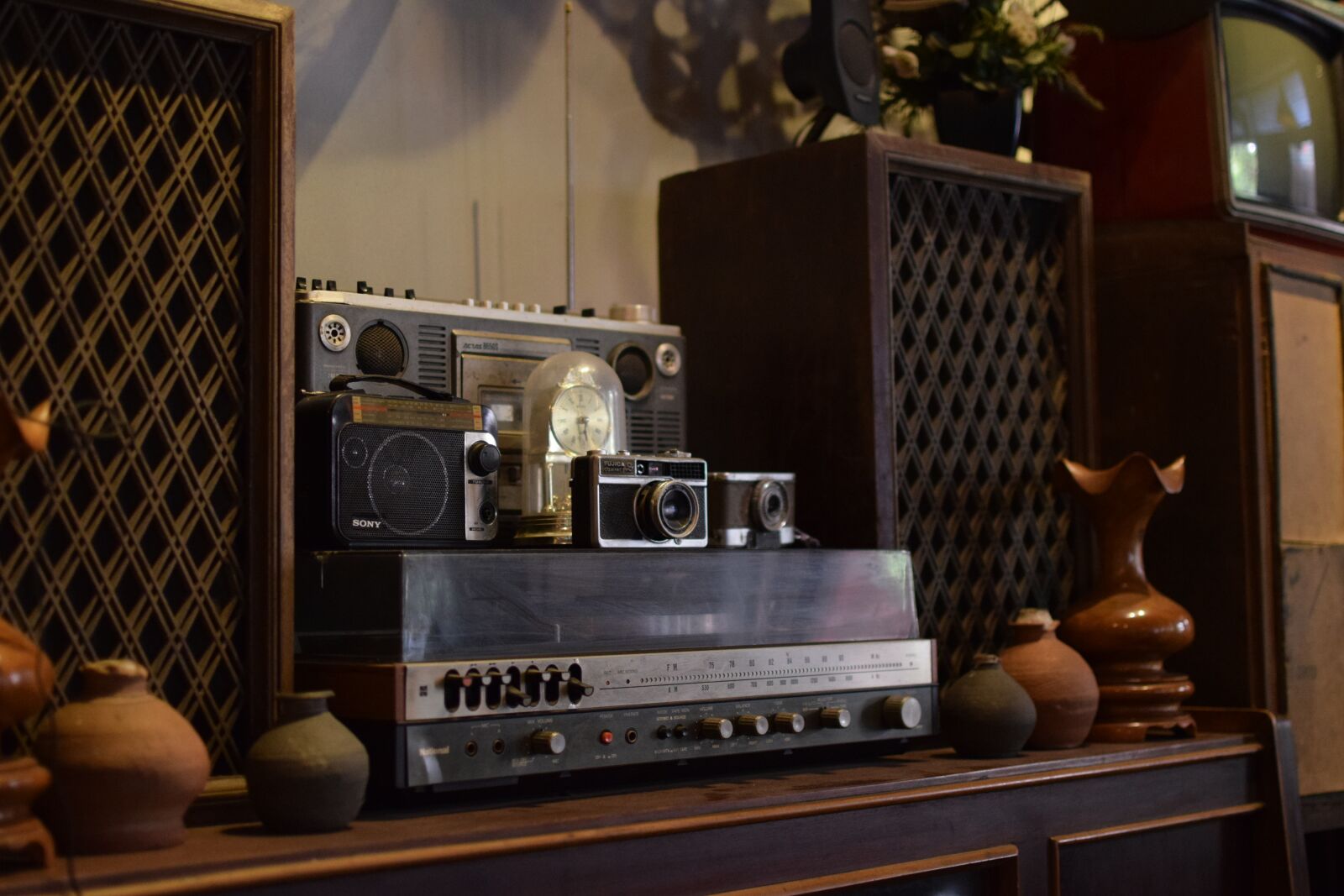 Nikon D5300 sample photo. Vintage, furniture, radio photography