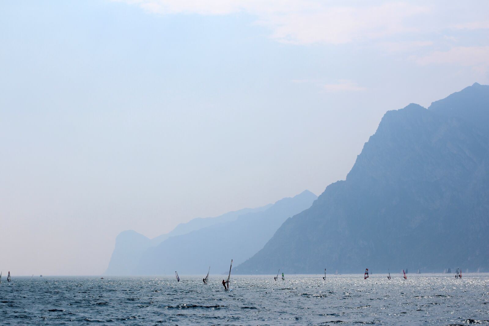 Canon EOS 600D (Rebel EOS T3i / EOS Kiss X5) sample photo. Garda, italy, surfer photography