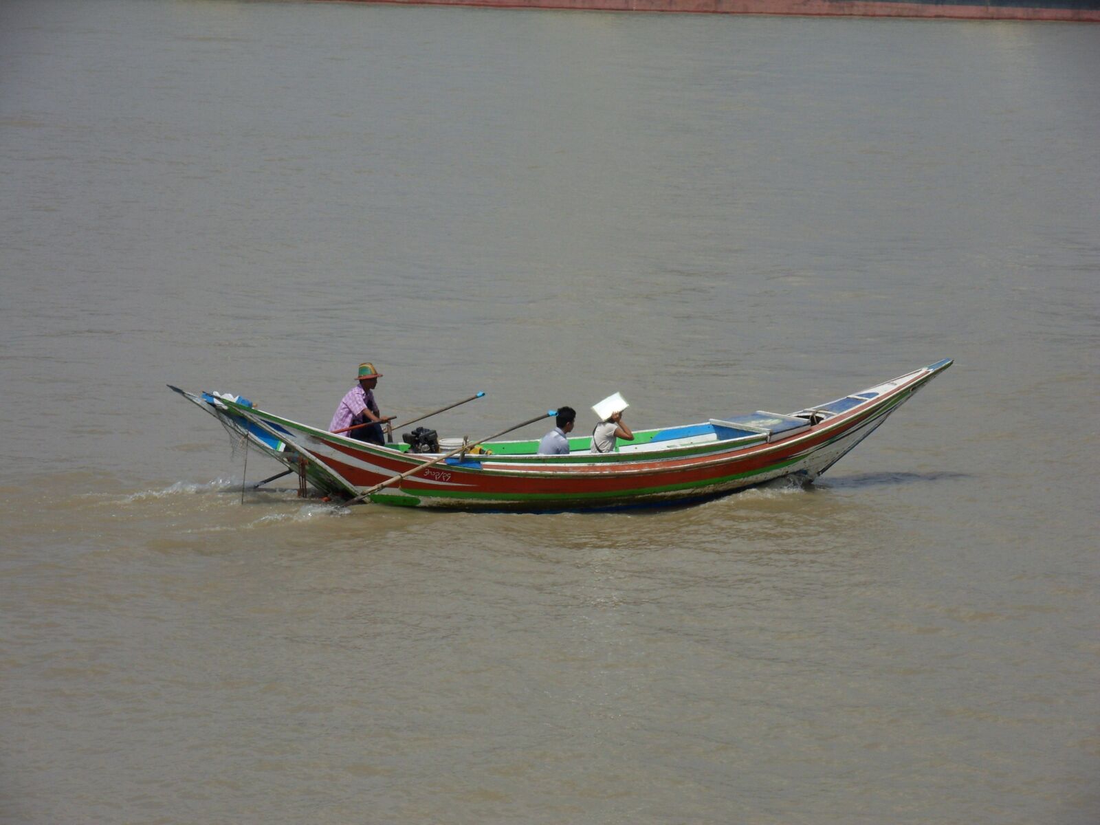 Samsung WB550, WB560 / VLUU WB550 /  HZ15W sample photo. Boat, river, yangon photography
