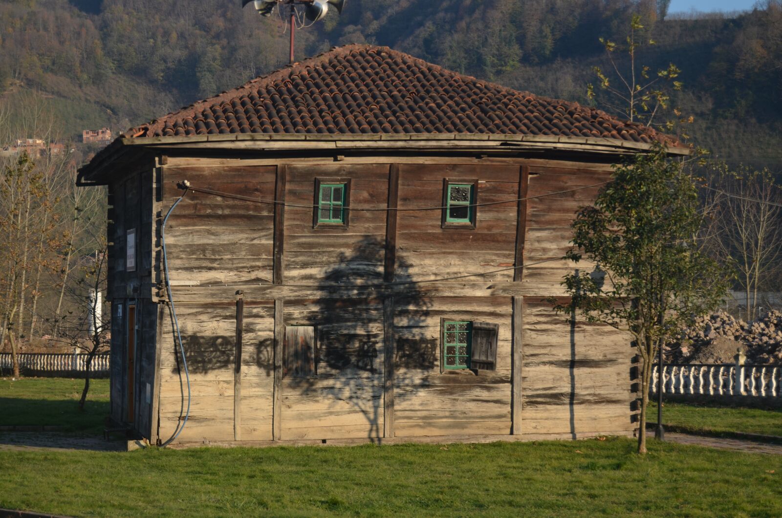 Nikon D5100 sample photo. Wood, cami, old photography