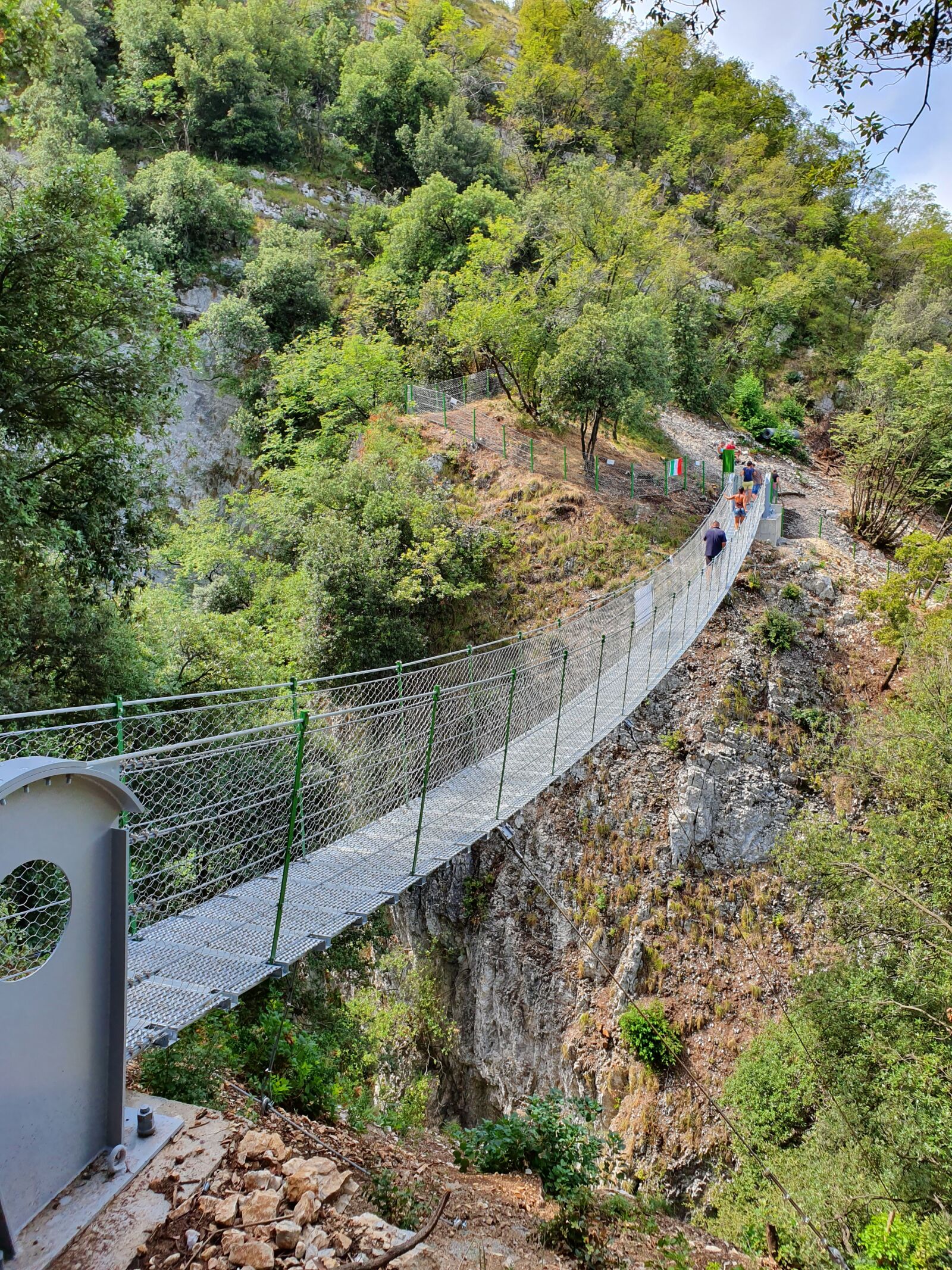 Samsung Galaxy S10 sample photo. Suspension bridge, crero, lake photography
