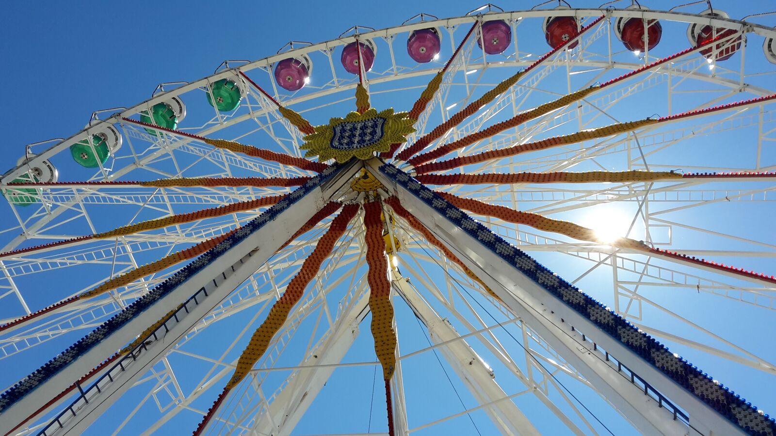 Samsung Galaxy S5 Mini sample photo. Ferris wheel, spring festival photography
