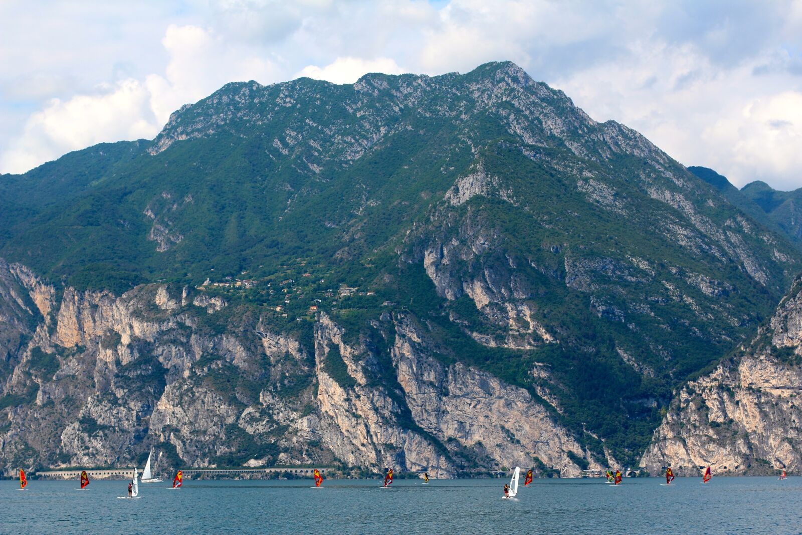 Canon EOS 600D (Rebel EOS T3i / EOS Kiss X5) + Canon EF 50mm F1.4 USM sample photo. Garda, surfer, torbole photography