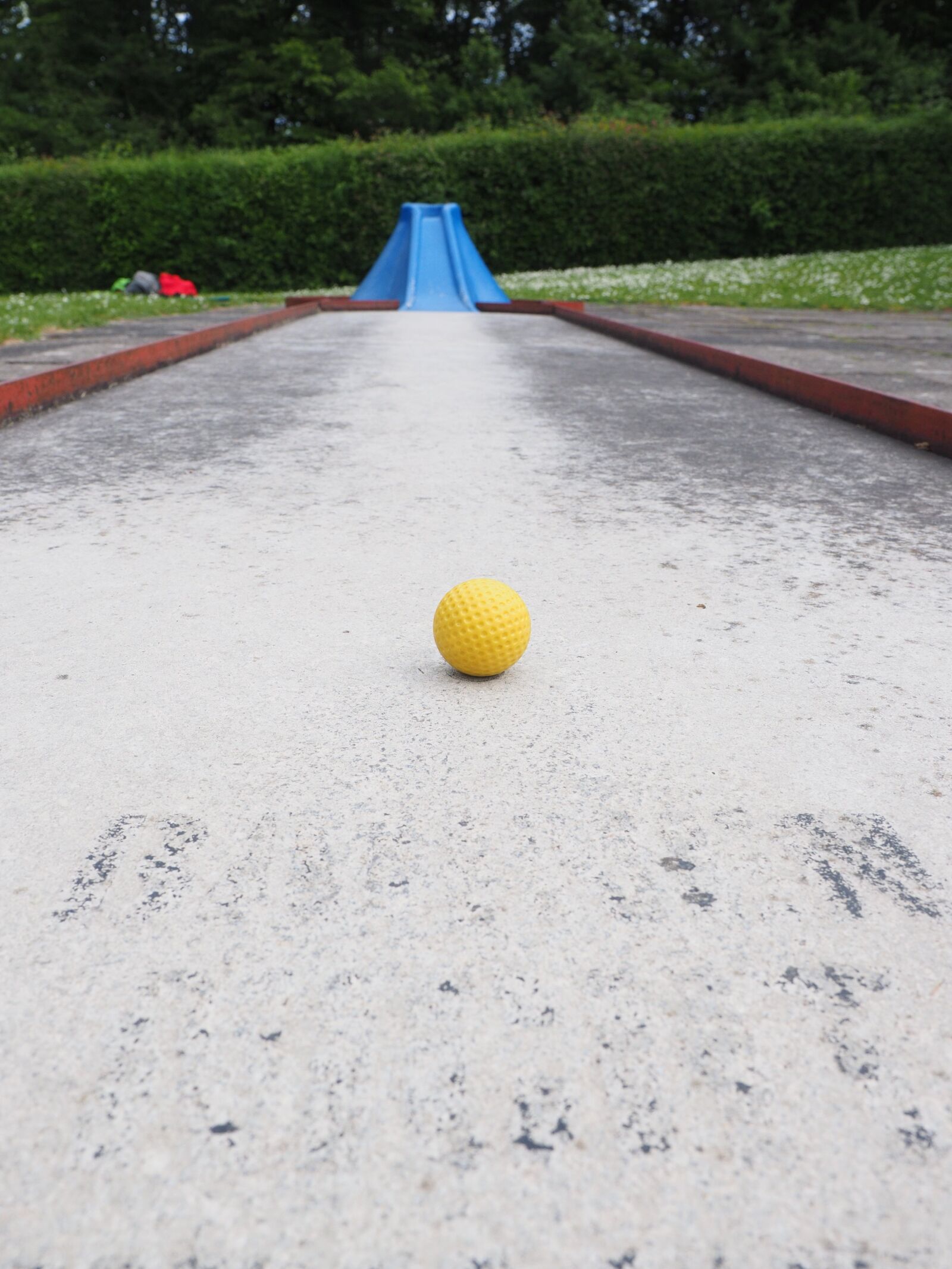 Olympus OM-D E-M1 + Olympus M.Zuiko Digital ED 12-40mm F2.8 Pro sample photo. Ball, mini golf ball photography