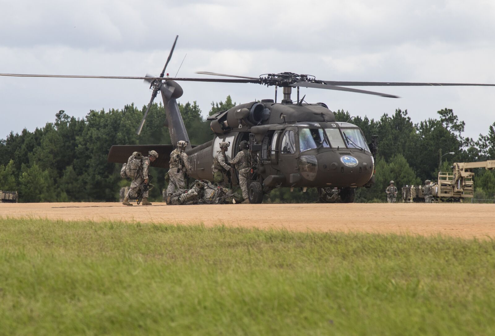 Canon EOS 7D Mark II sample photo. Us army, uh-60 blakchawk photography