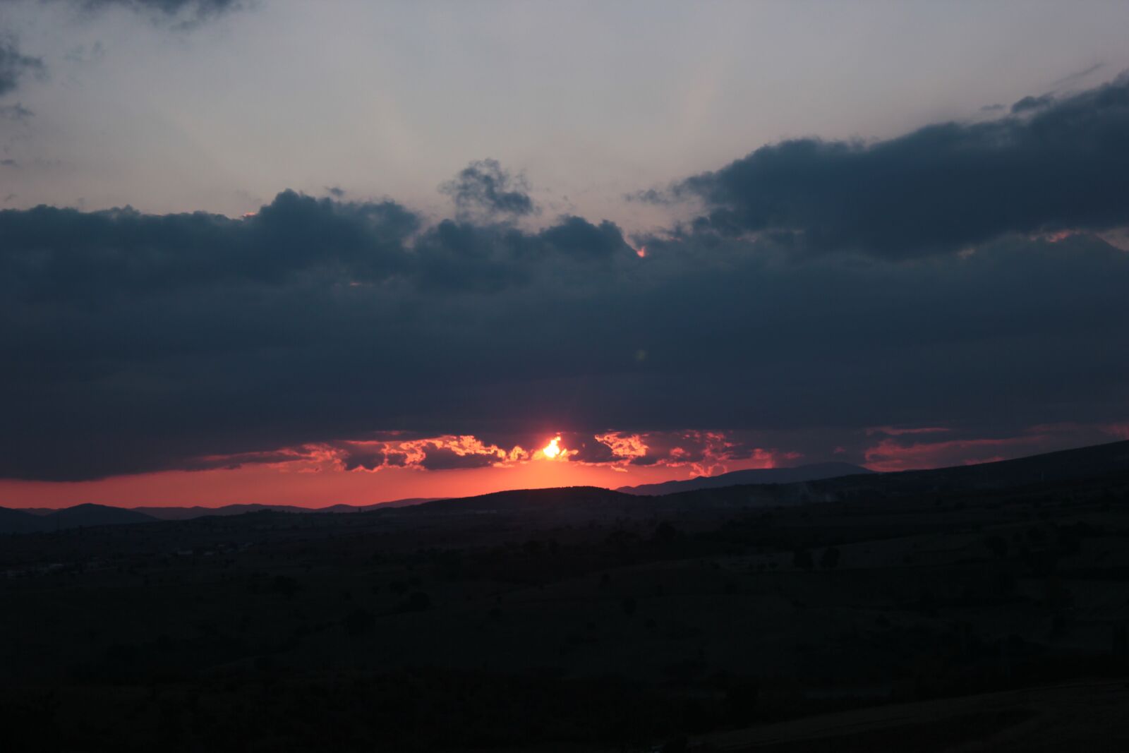 Canon EOS 550D (EOS Rebel T2i / EOS Kiss X4) sample photo. Sunset, orange, red photography