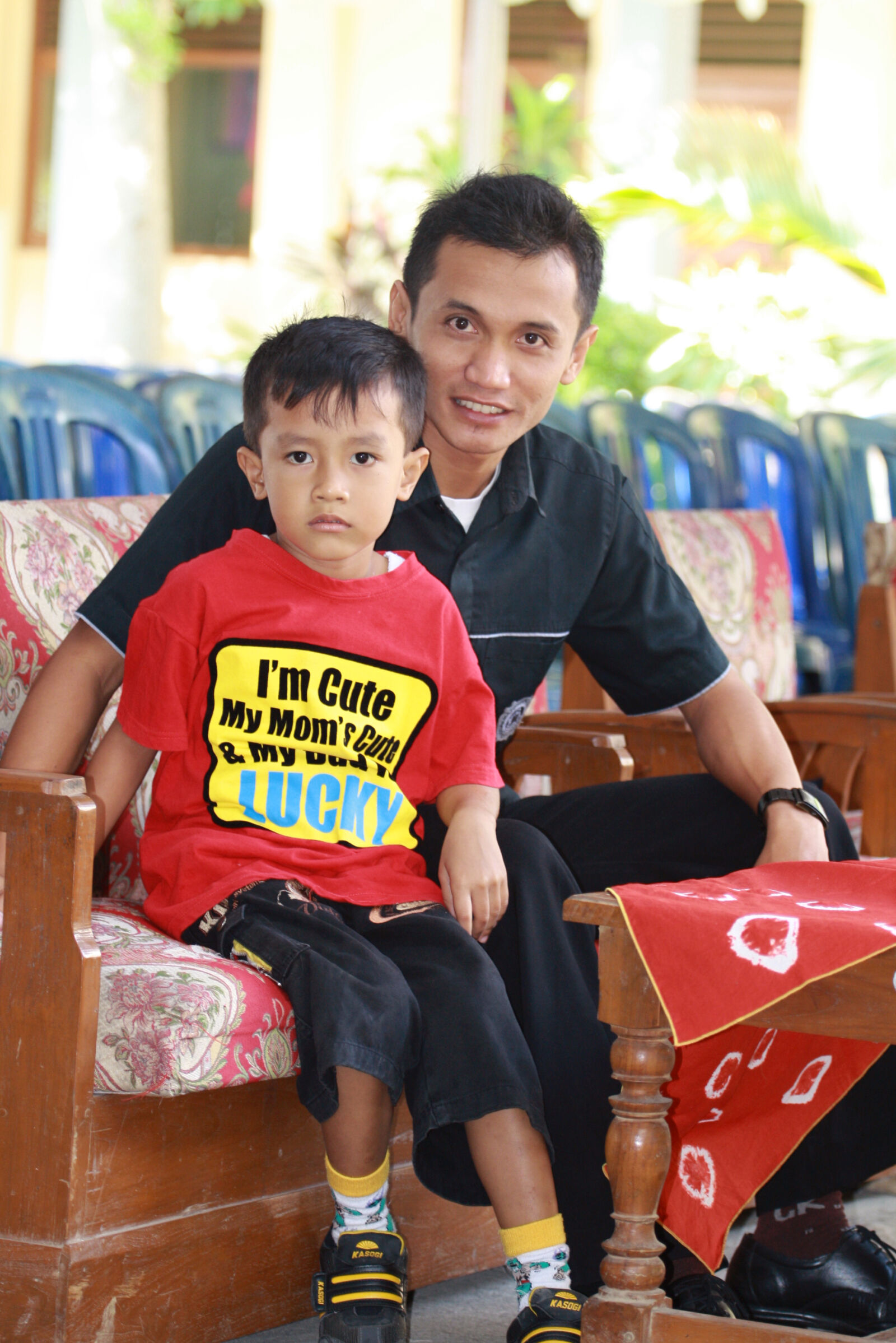 Canon EOS 1000D (EOS Digital Rebel XS / EOS Kiss F) sample photo. Boy, care, child photography