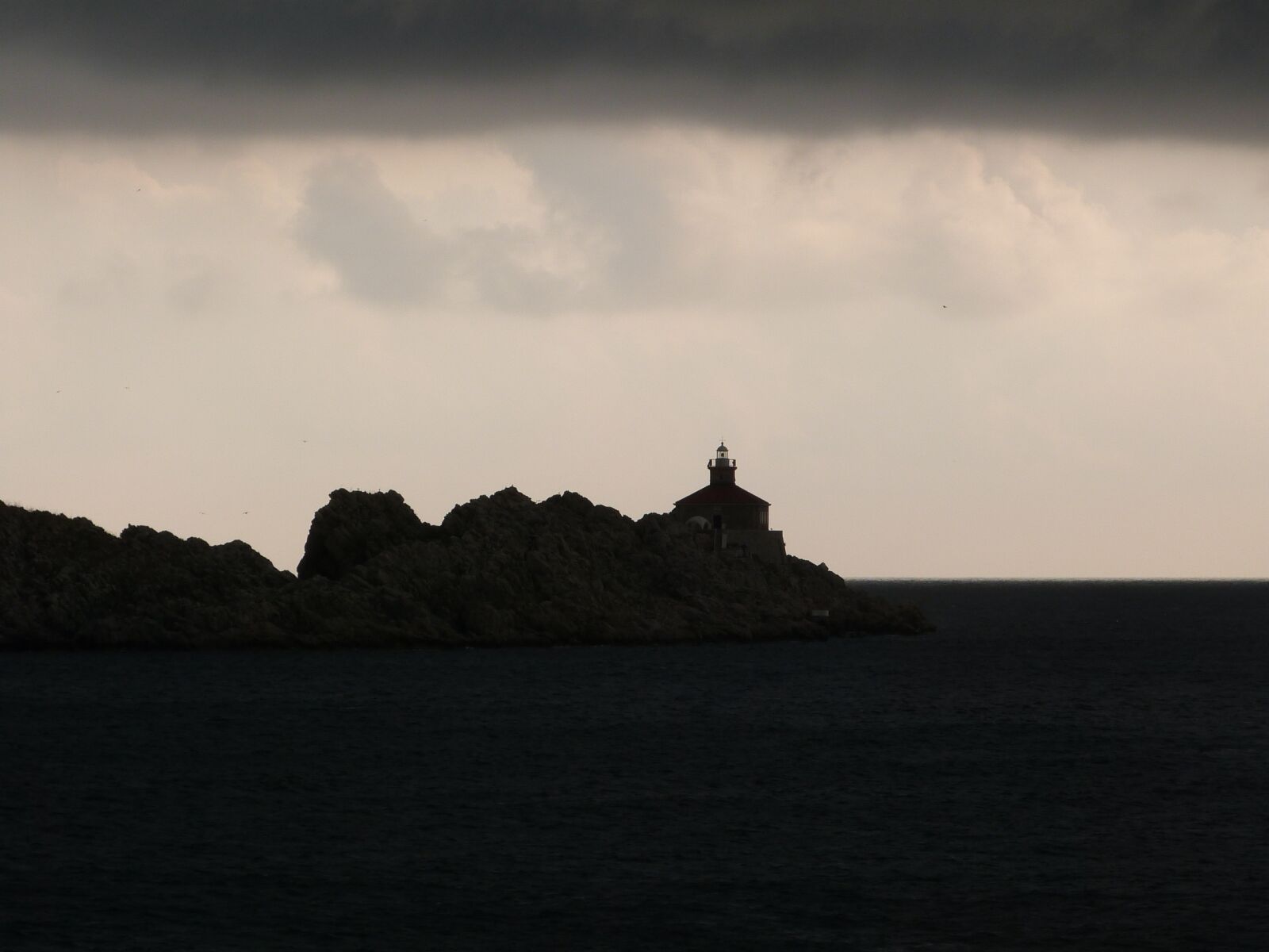 Panasonic Lumix DMC-FZ47 (Lumix DMC-FZ48) sample photo. Stormy, lighthouse, dramatic photography