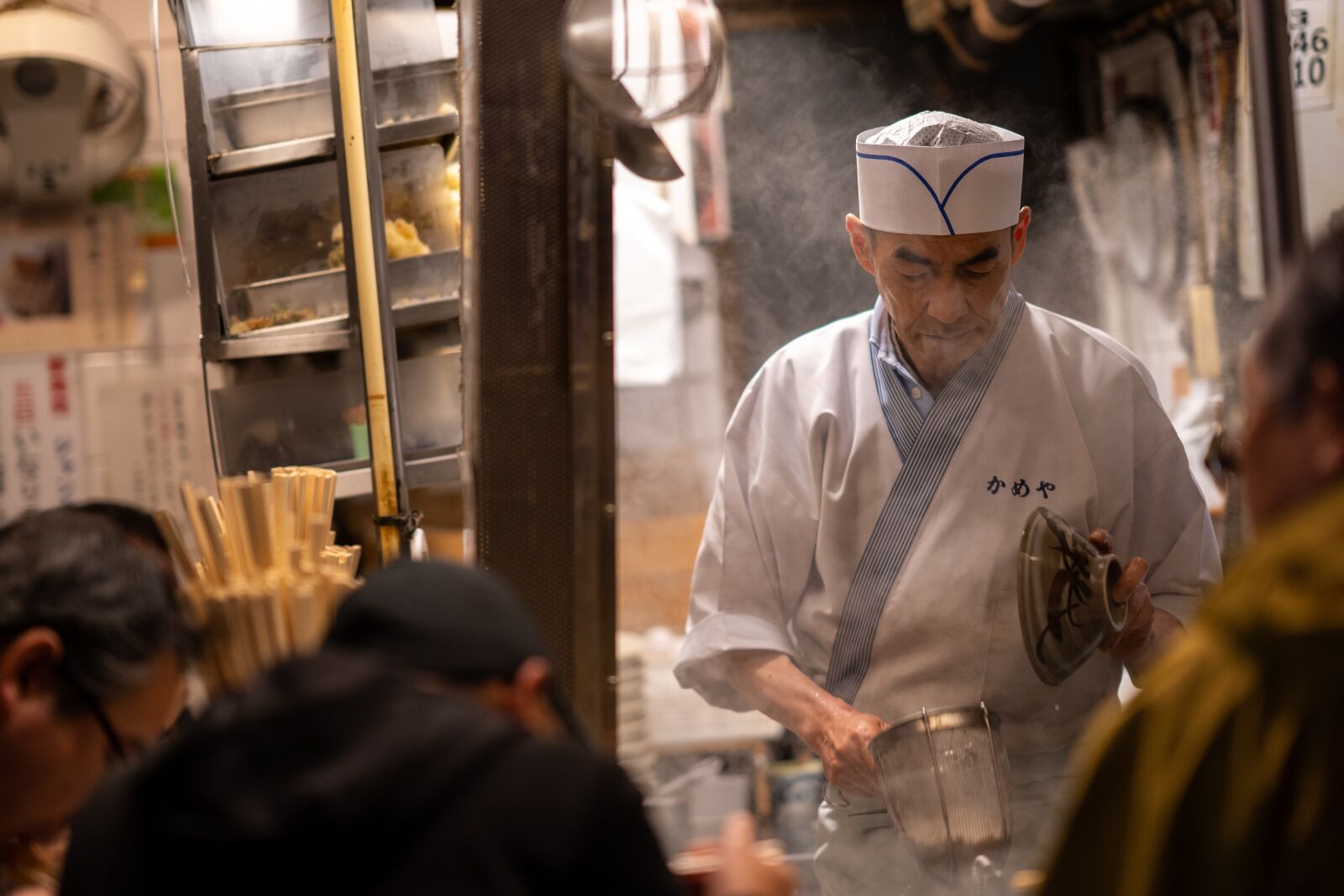 Sony FE 85mm F1.4 GM sample photo. Chef, cooking, street photography
