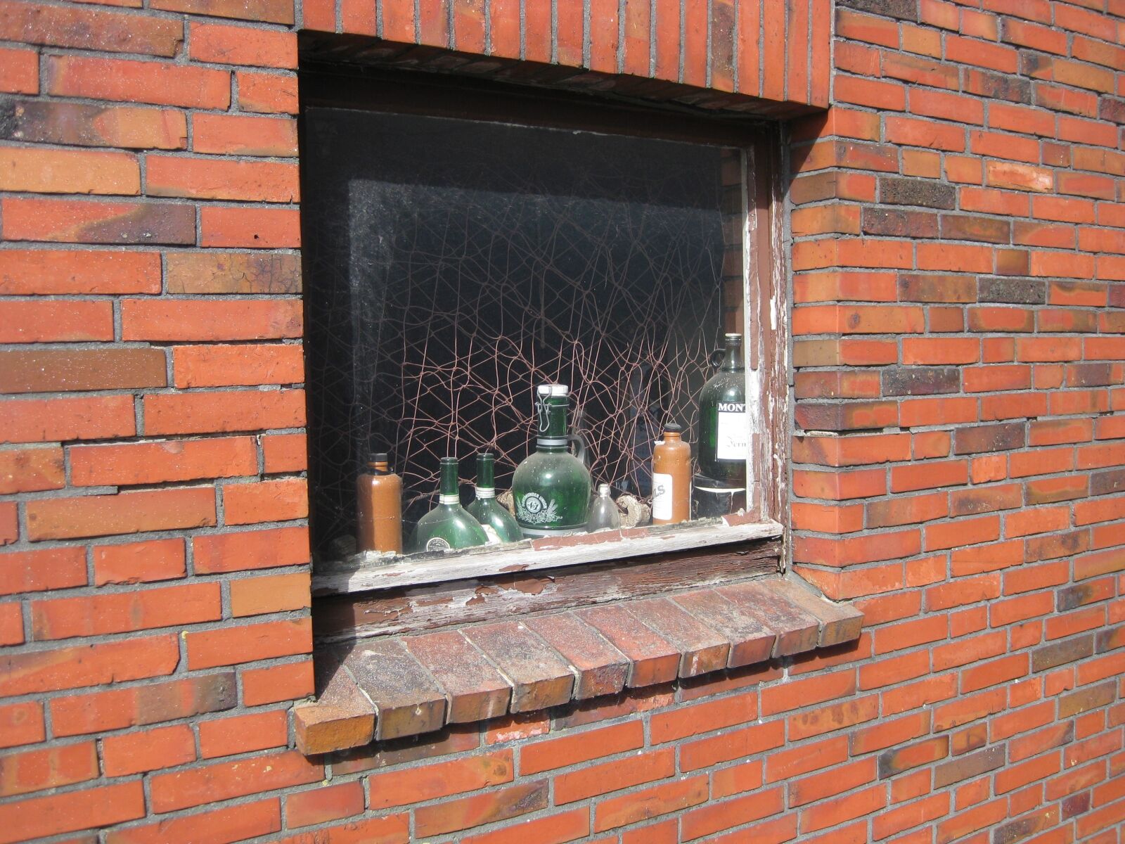 Canon PowerShot SD1100 IS (Digital IXUS 80 IS / IXY Digital 20 IS) sample photo. Window, wall, bottles photography