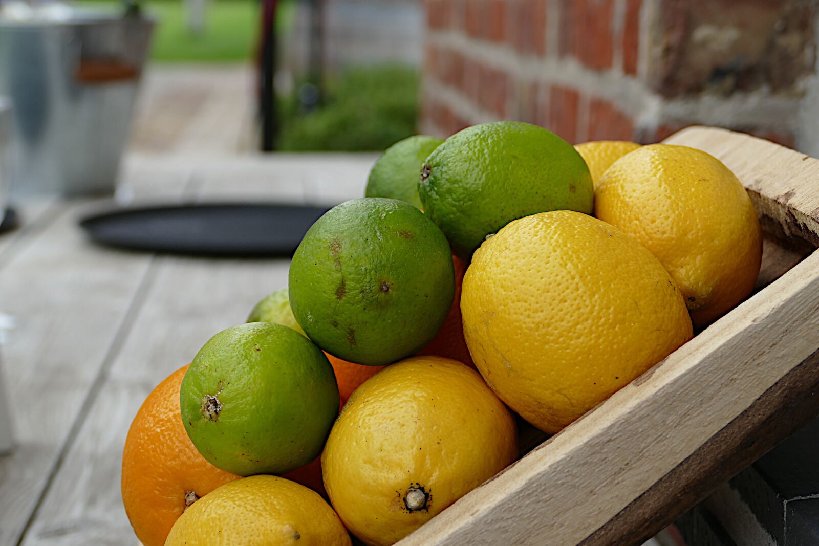 Panasonic Lumix DMC-FZ1000 sample photo. Fruit, lemons, limes photography