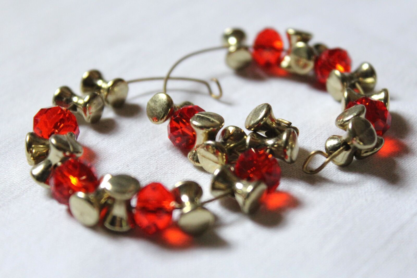 Canon EOS 600D (Rebel EOS T3i / EOS Kiss X5) sample photo. Jewelry, bracelet, red, stone photography