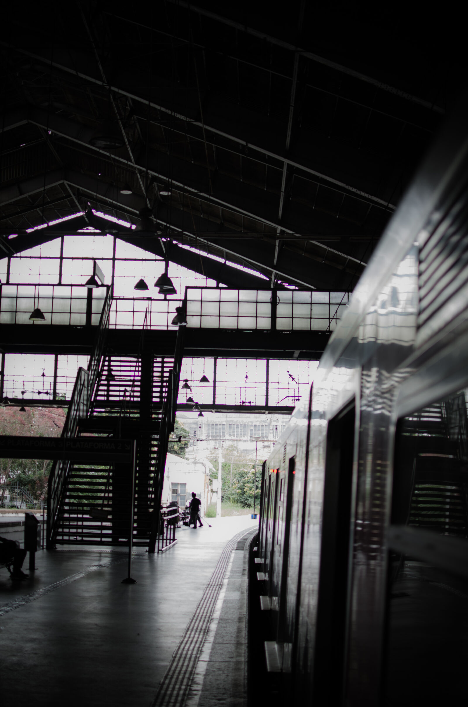 Nikon D5100 + Nikon AF-S DX Nikkor 35mm F1.8G sample photo. Shadowns, station, train photography