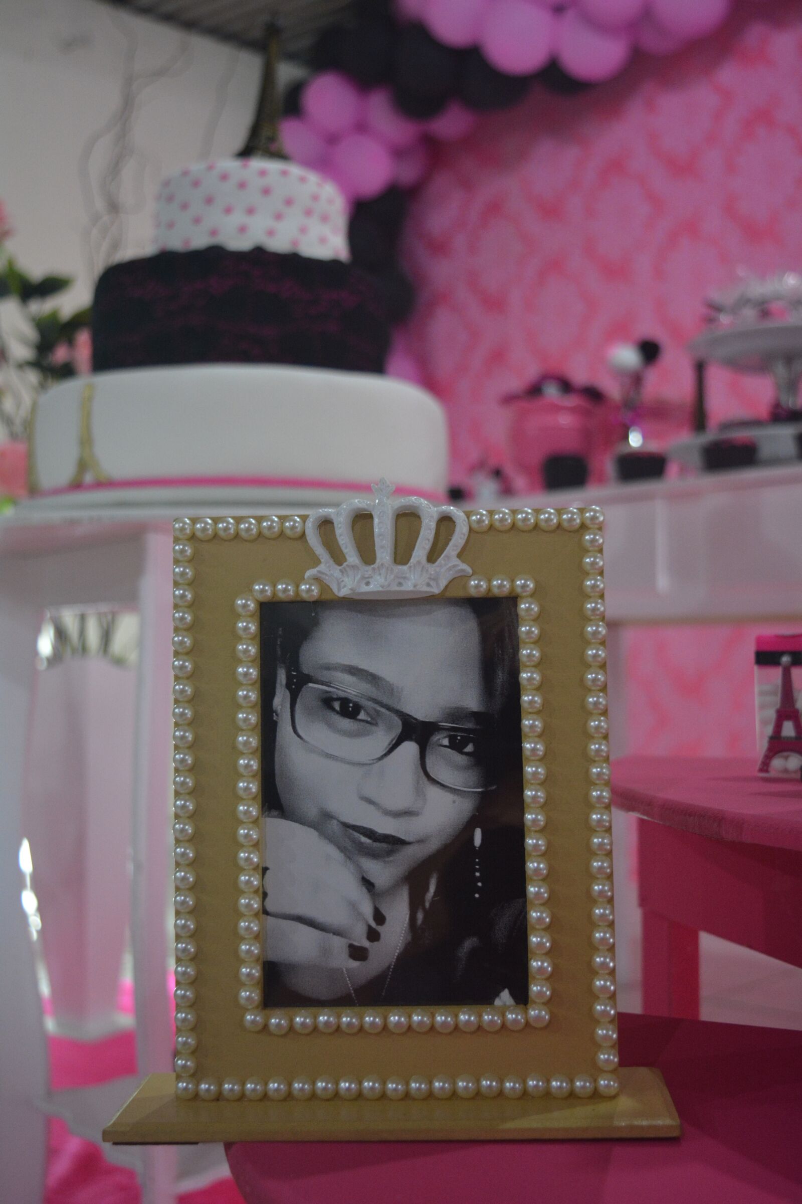 Nikon D5200 sample photo. Portrait, door, rosa photography