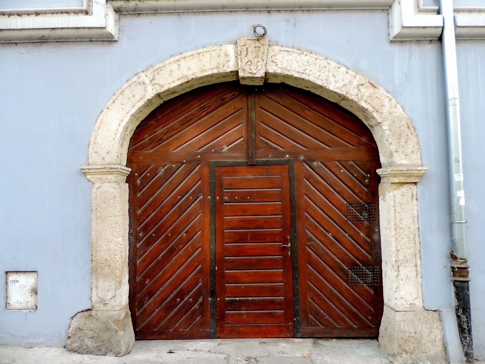 Nikon Coolpix P520 sample photo. Carpentry, front door, handmade photography