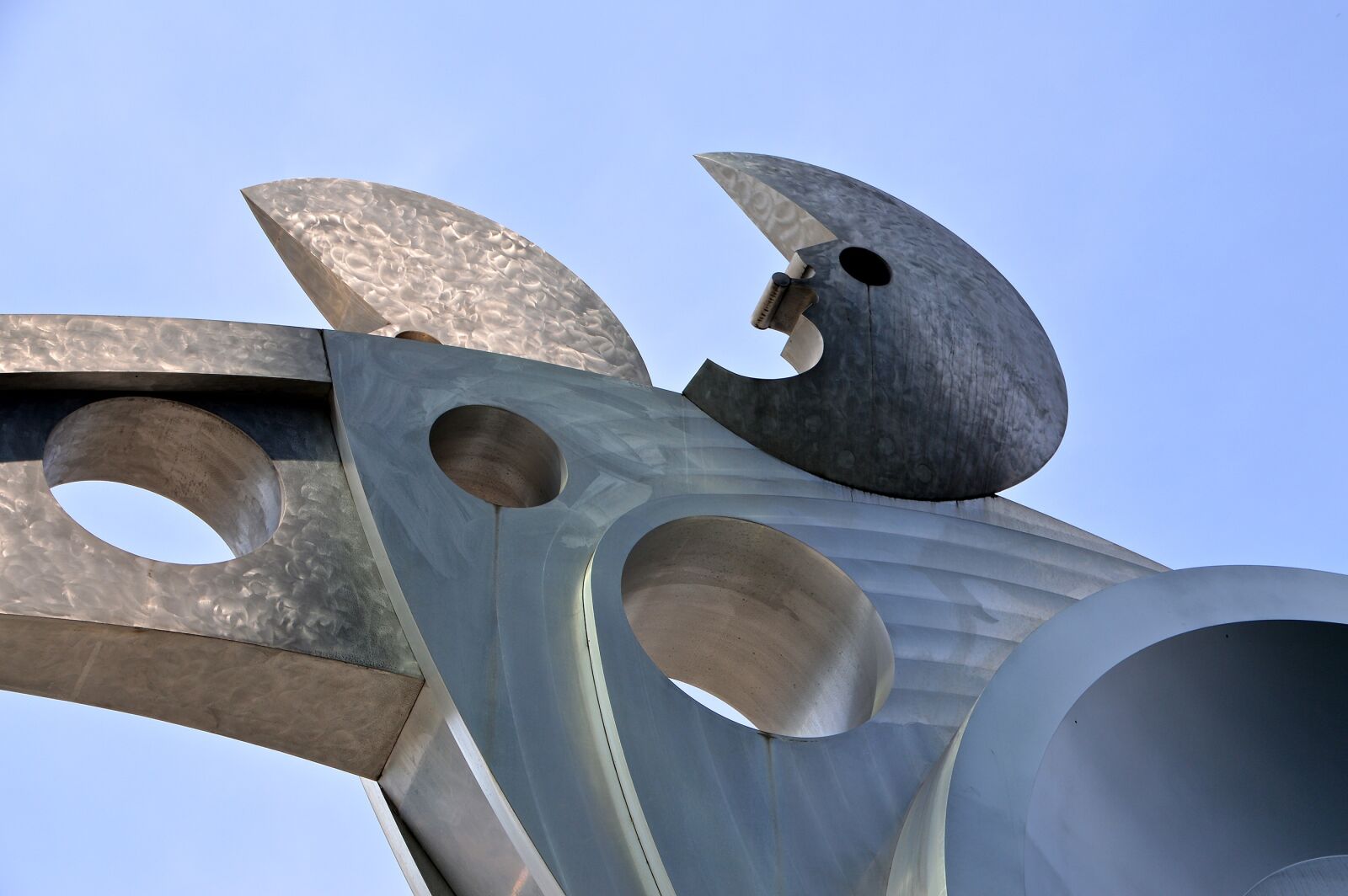 Nikon D3200 sample photo. Sculpture, metal, art photography