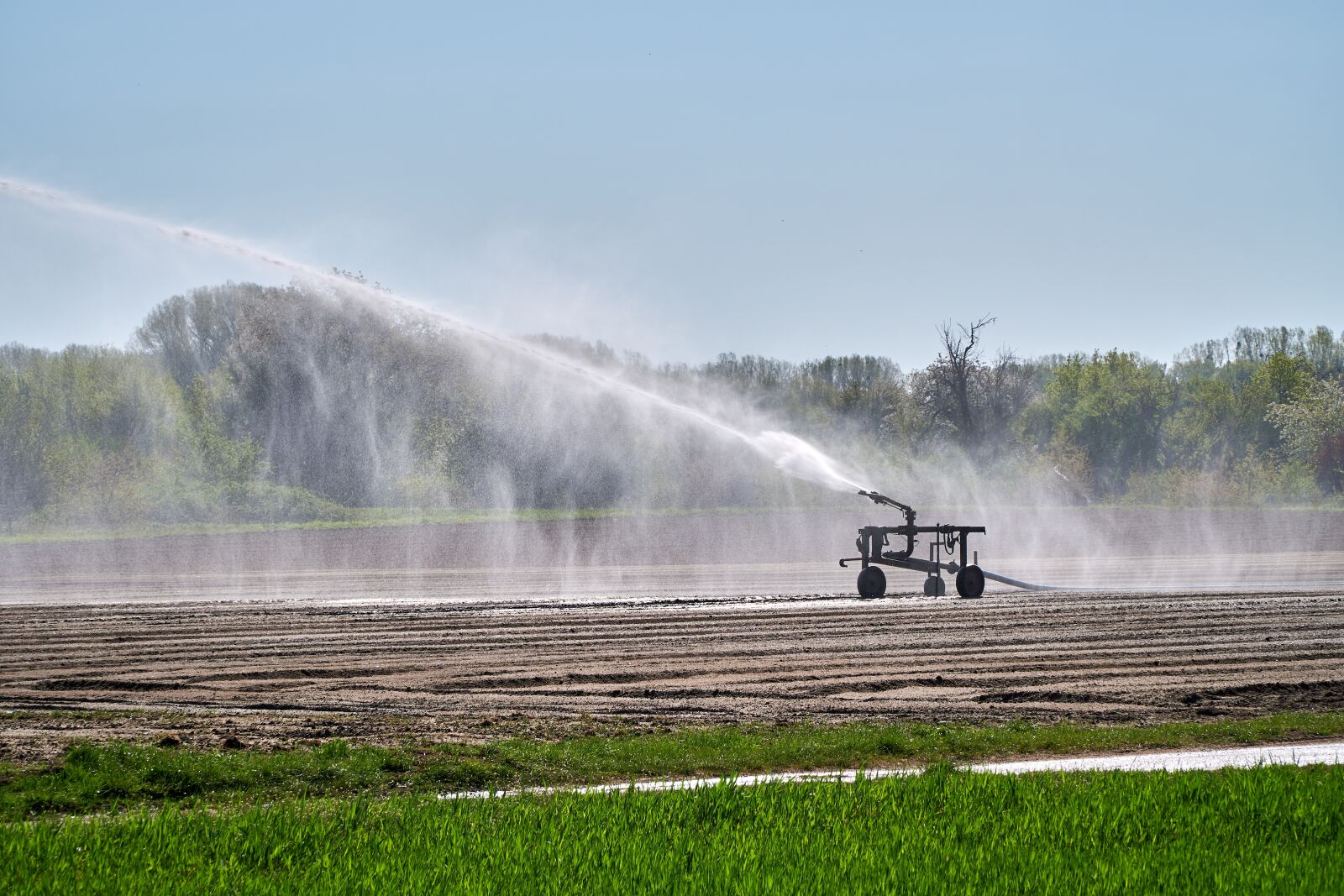 Sony E PZ 18-105mm F4 G OSS sample photo. Irrigation, agriculture, water cannon photography