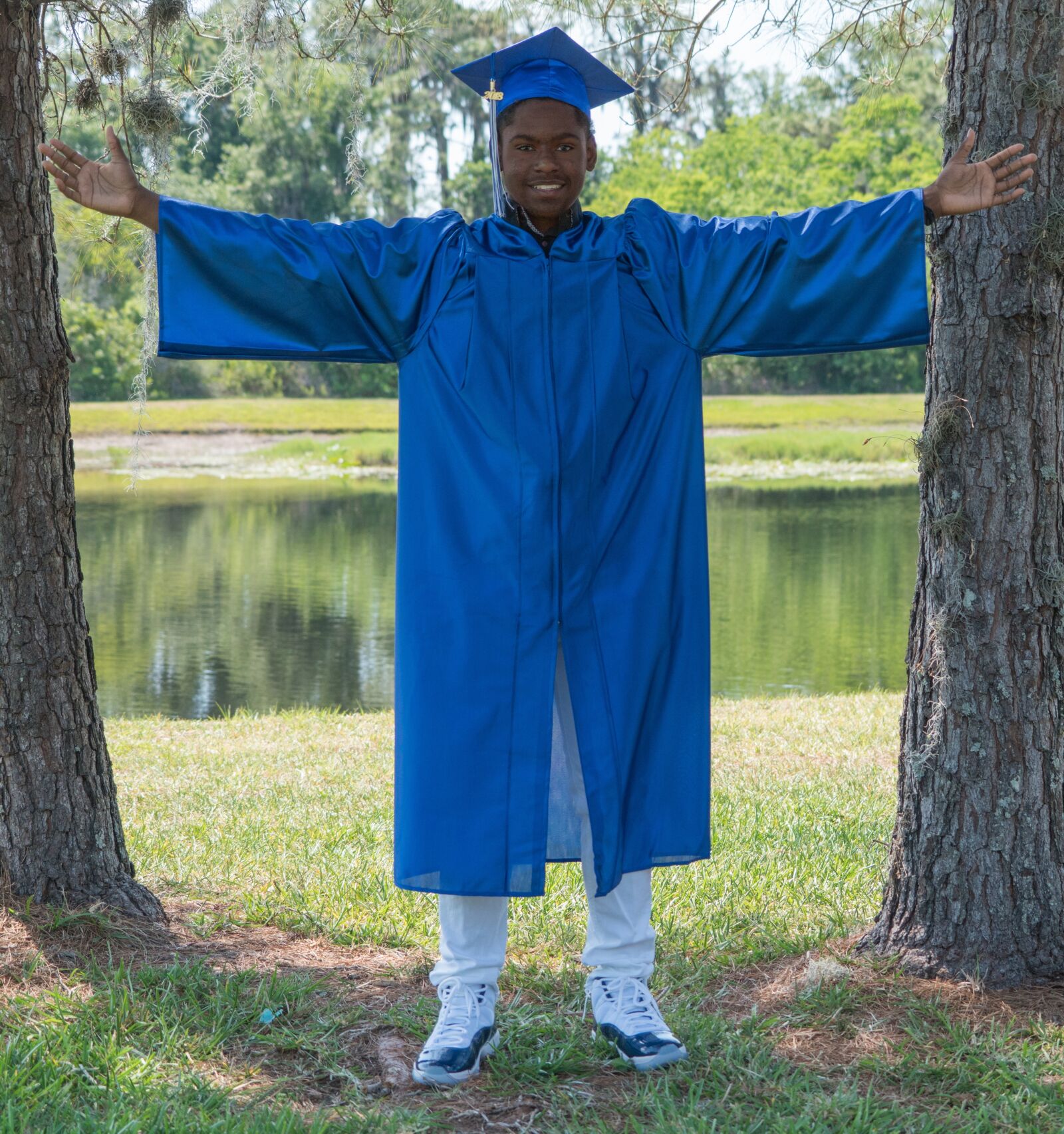 Sony a7R II sample photo. Graduation hat gown, people photography