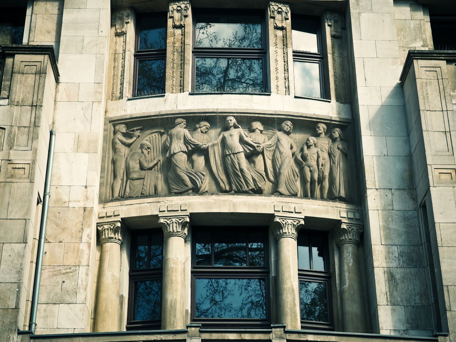 Olympus OM-D E-M10 sample photo. Architecture, relief, facade photography